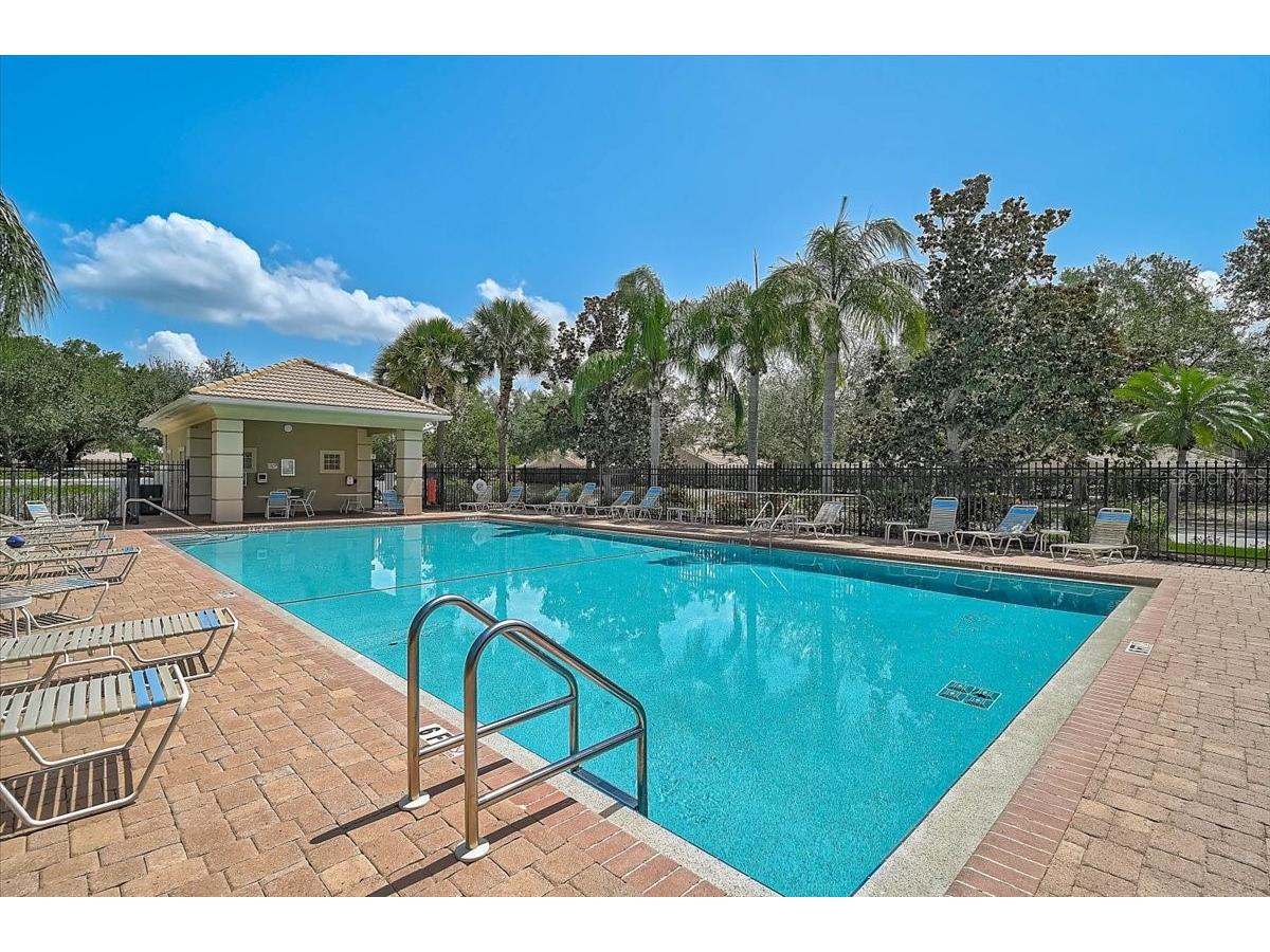 915 Fairwaycove Lane #201 Bradenton FL 34212 A4698493 image37