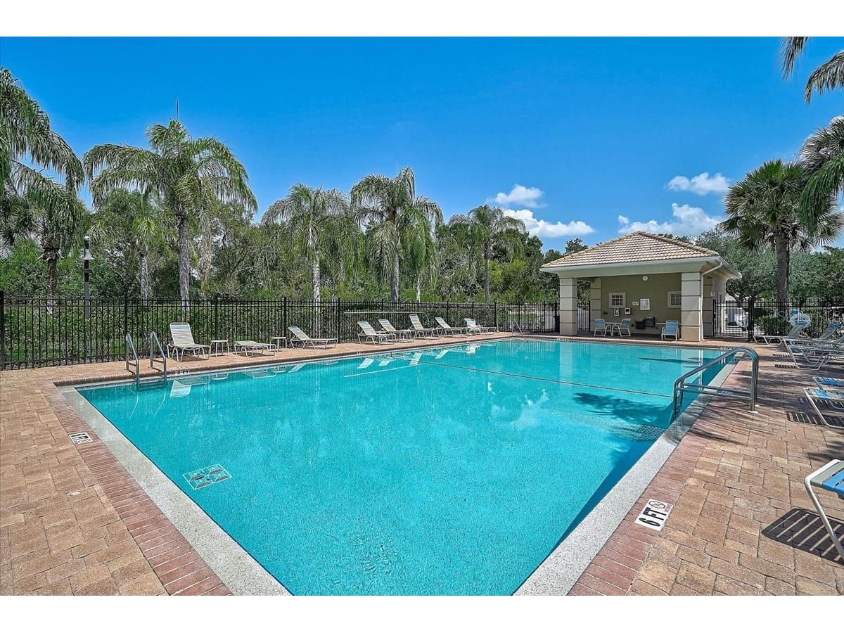 915 Fairwaycove Lane #201 Bradenton FL 34212 A4698493 image38