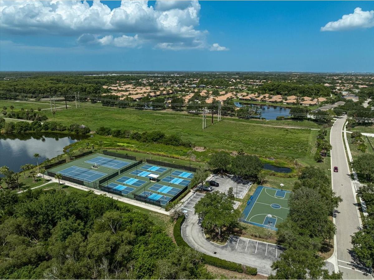 915 Fairwaycove Lane #201 Bradenton FL 34212 A4698493 image55