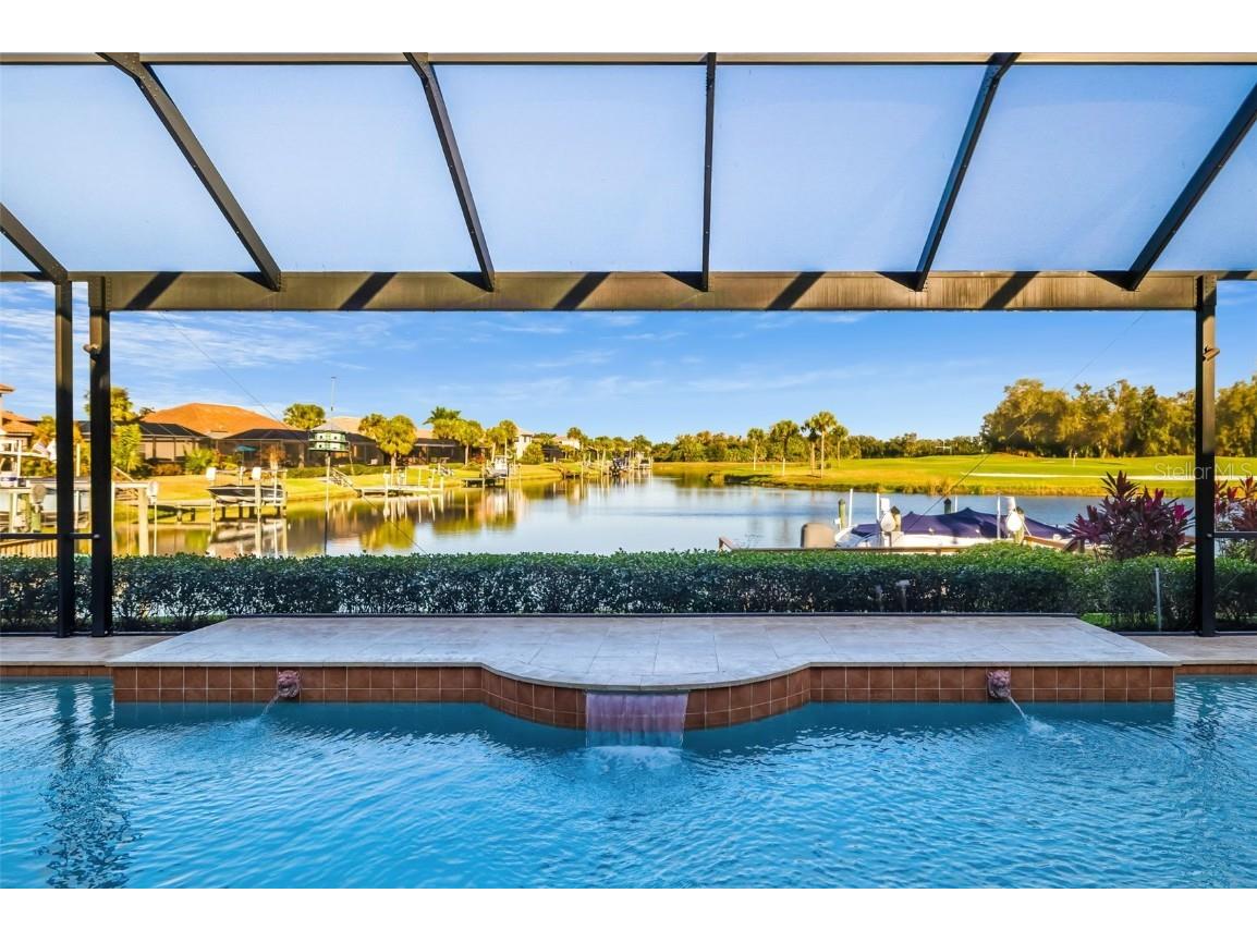 915 Maritime Court Bradenton FL 34212 - WATERLEFE WATERWAY A4675565 image1