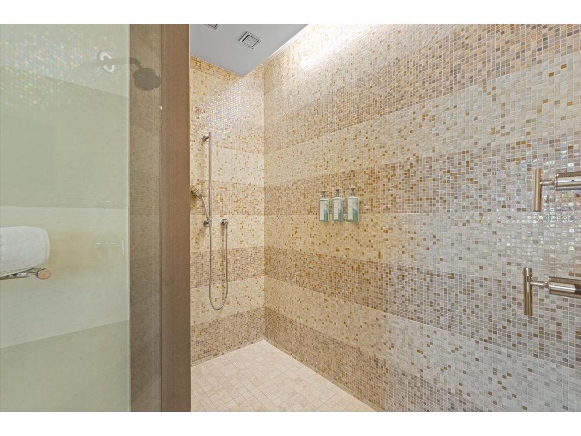 915 Seaside Dr #405 WEEKS 22-23 Sarasota FL 34242 - GULF OF MEXICO A4648881 image26