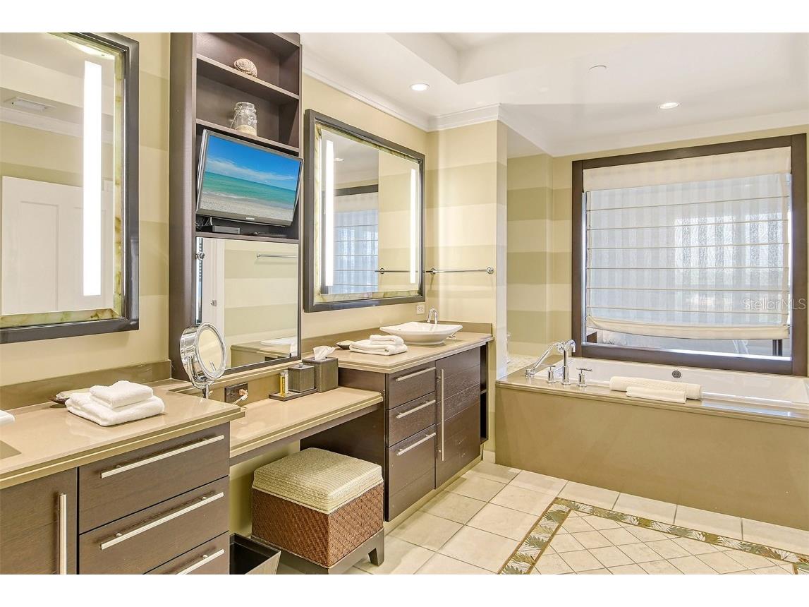 915 Seaside Drive #312 WEEKS 32-33 Sarasota FL 34242 - GULF OF MEXICO A4577053 image26