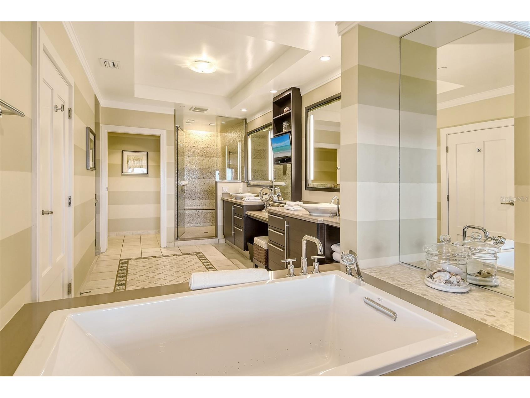 915 Seaside Drive #402 WEEKS 10-13 Sarasota FL 34242 - GULF OF MEXICO A4694774 image21