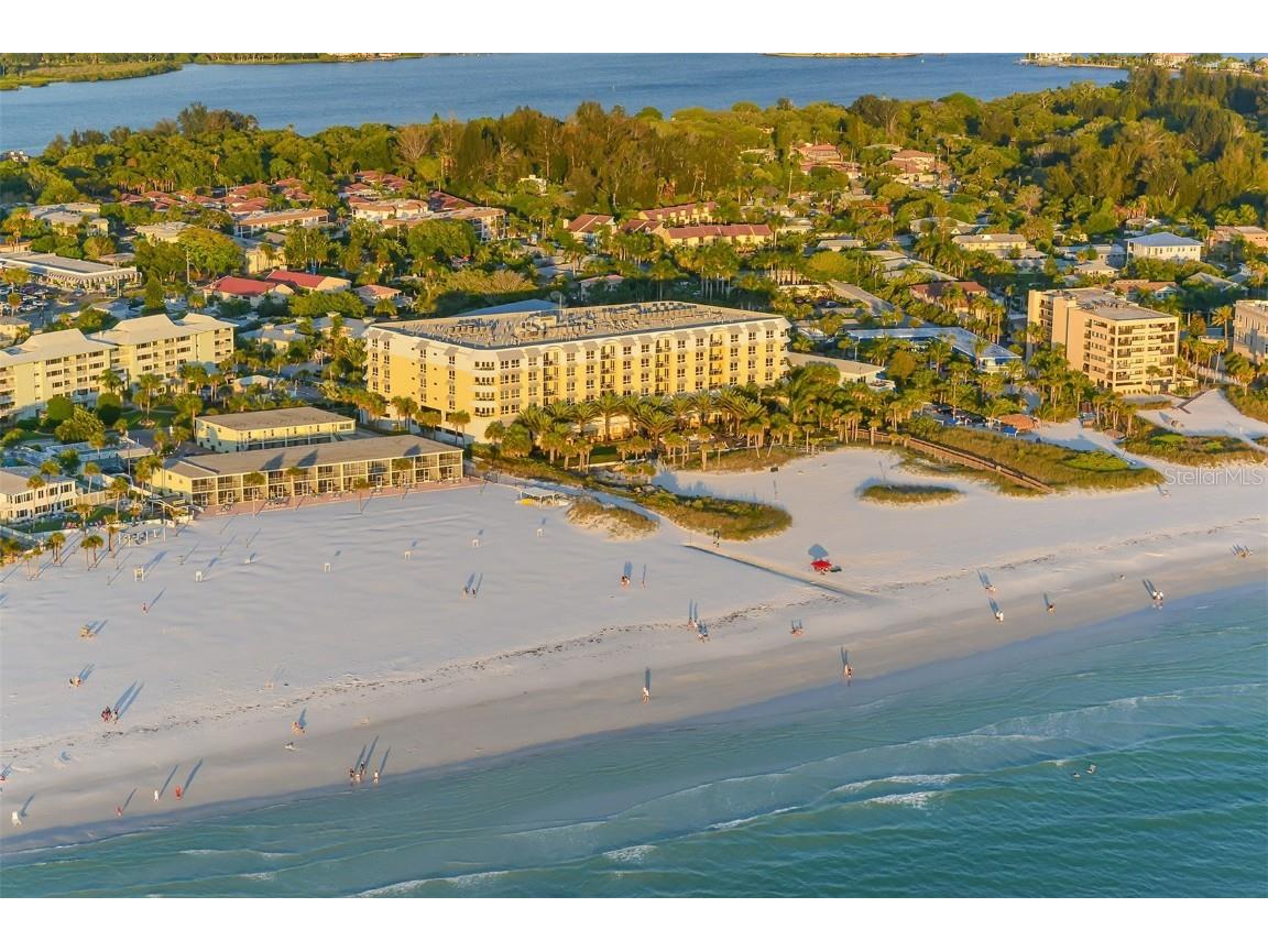 915 Seaside Drive #402 WEEKS 28-29 Sarasota FL 34242 - GULF OF MEXICO A4618594 image1