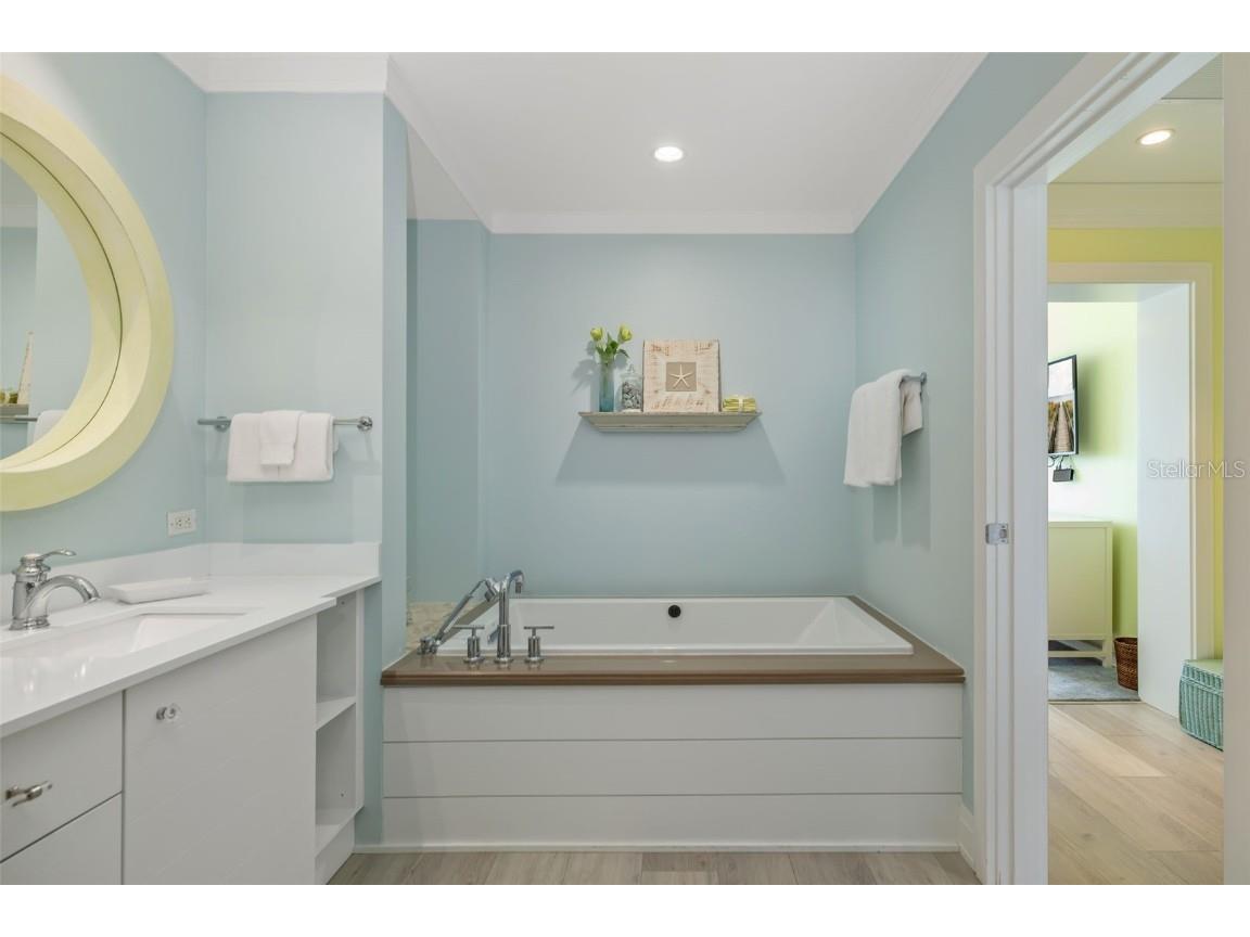 915 Seaside Drive #407 Sarasota FL 34242 A4667661 image34