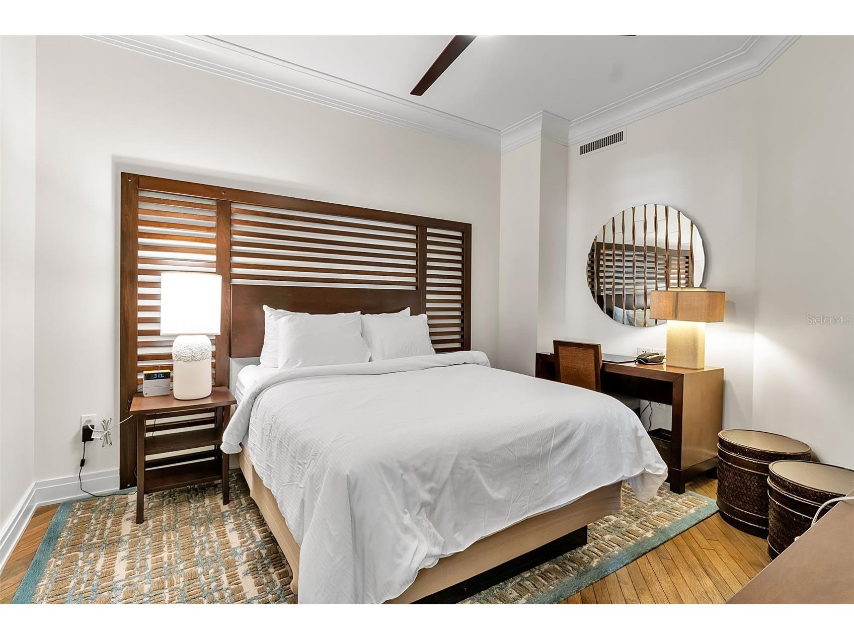 915 Seaside Drive #412 Sarasota FL 34242 - GULF OF MEXICO A4681675 image25