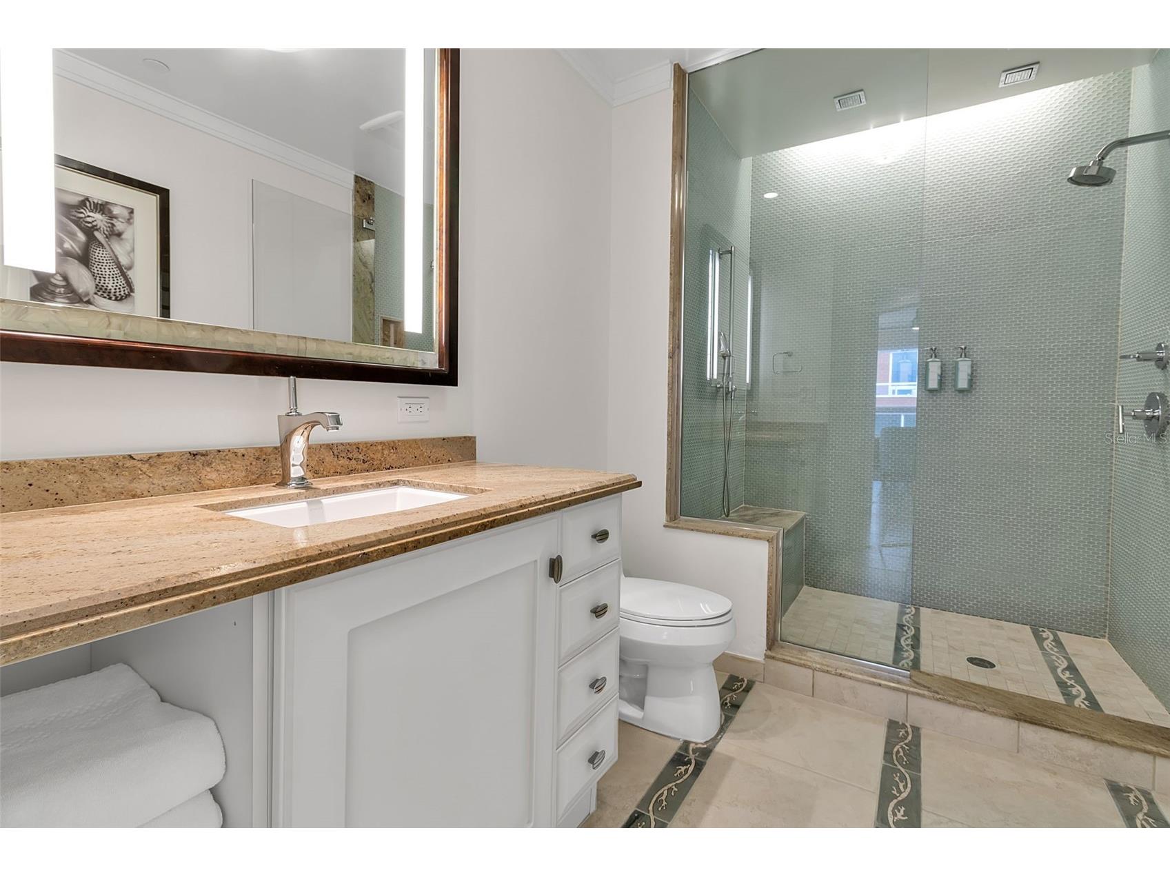 915 Seaside Drive #412 Sarasota FL 34242 - GULF OF MEXICO A4681675 image32