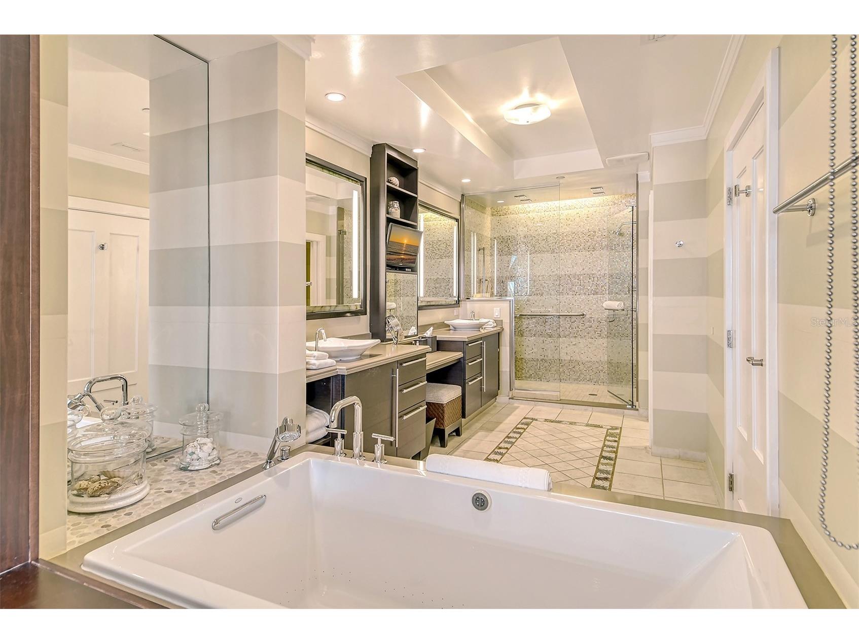 915 Seaside Drive #511 WEEKS 16-17 Sarasota FL 34242 - GULF OF MEXICO A4677773 image14