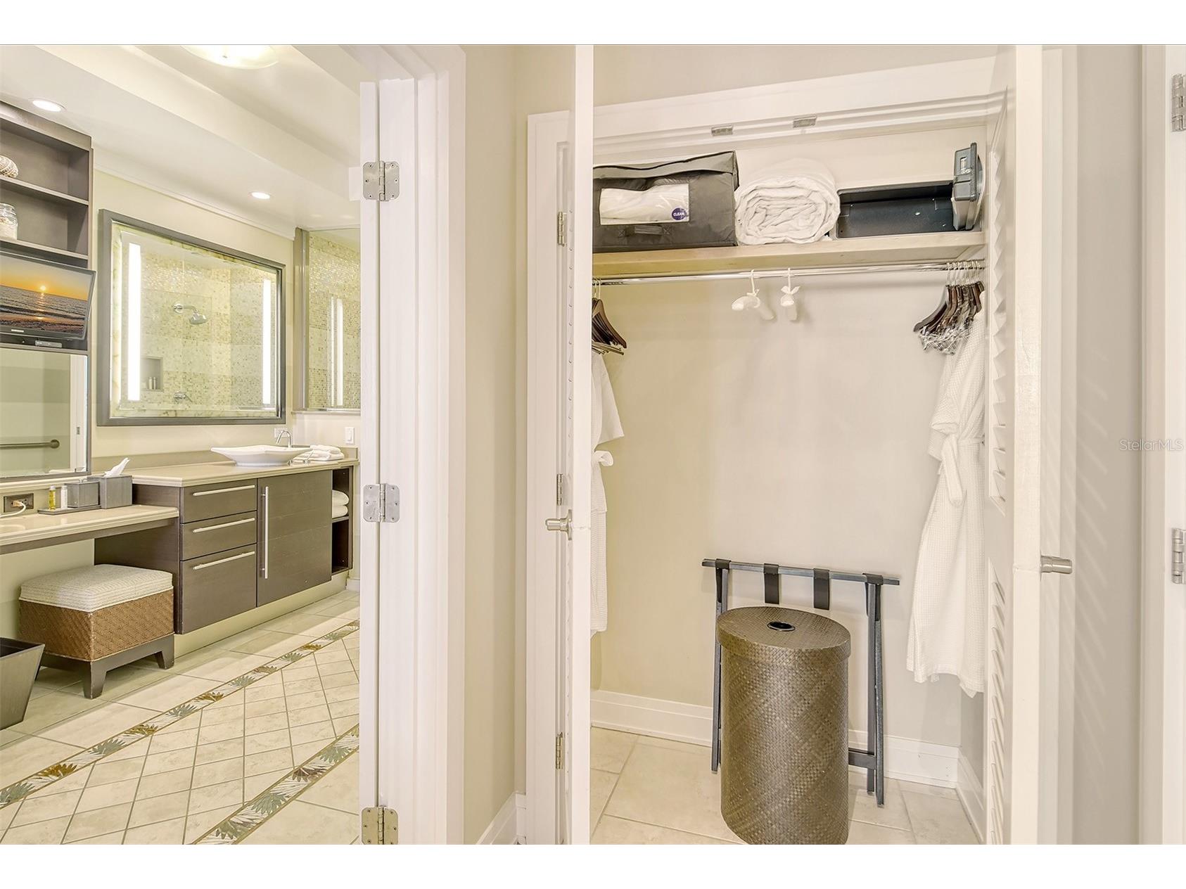 915 Seaside Drive #511 WEEKS 16-17 Sarasota FL 34242 - GULF OF MEXICO A4677773 image19