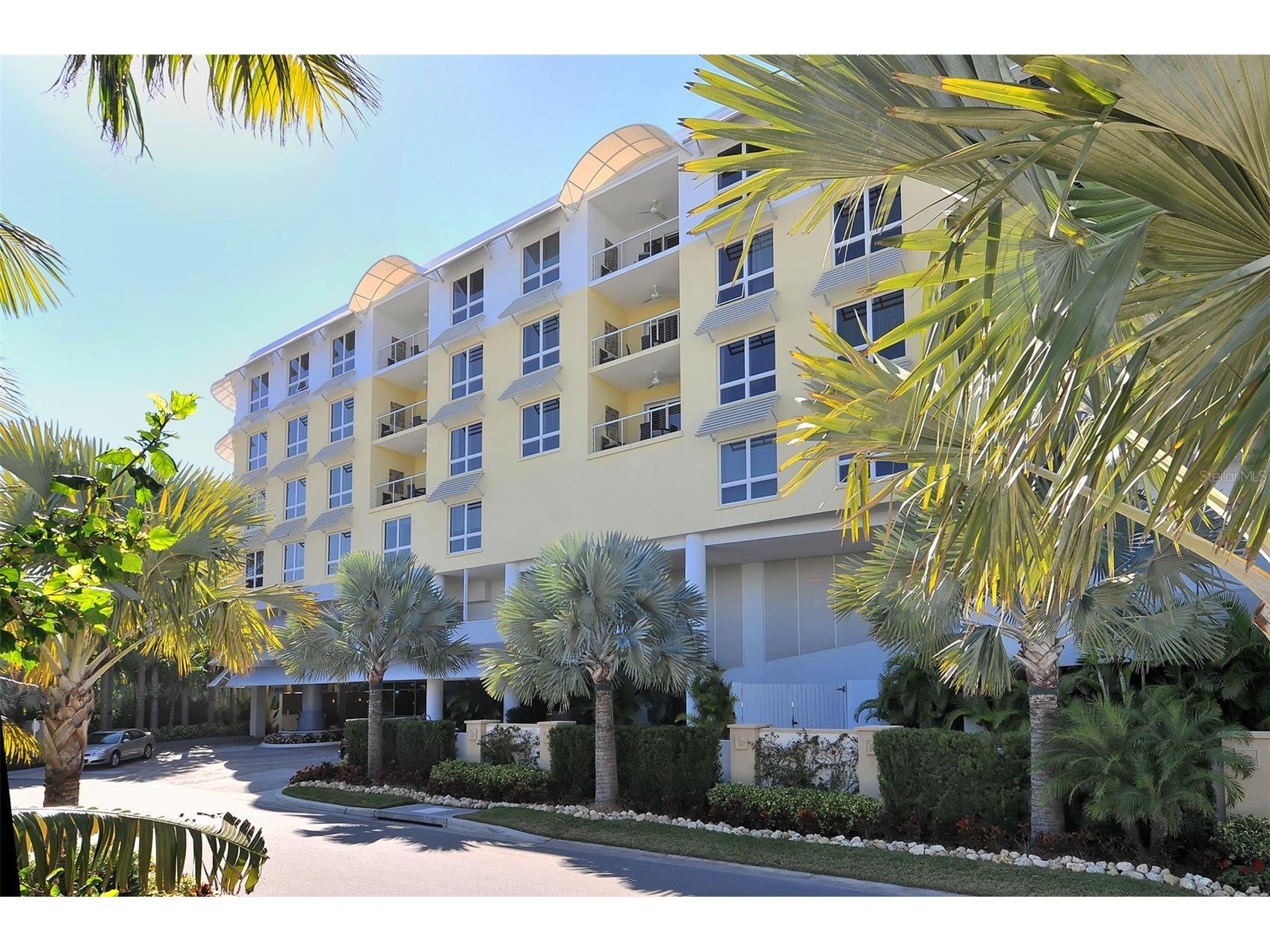 915 Seaside Drive #511 WEEKS 16-17 Sarasota FL 34242 - GULF OF MEXICO A4677773 image3