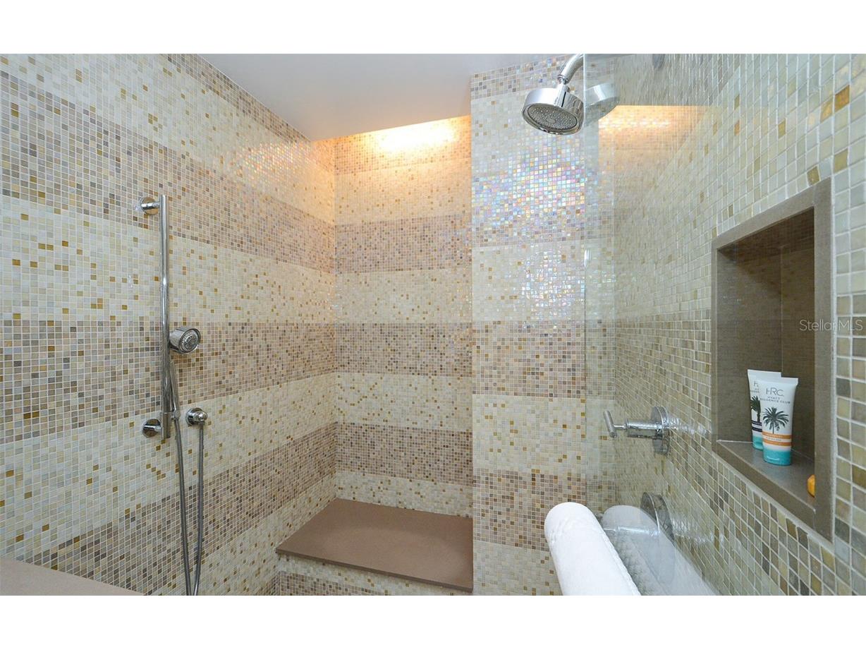 915 Seaside Drive #511 WEEKS 2-3 Sarasota FL 34242 - GULF OF MEXICO A4666194 image18