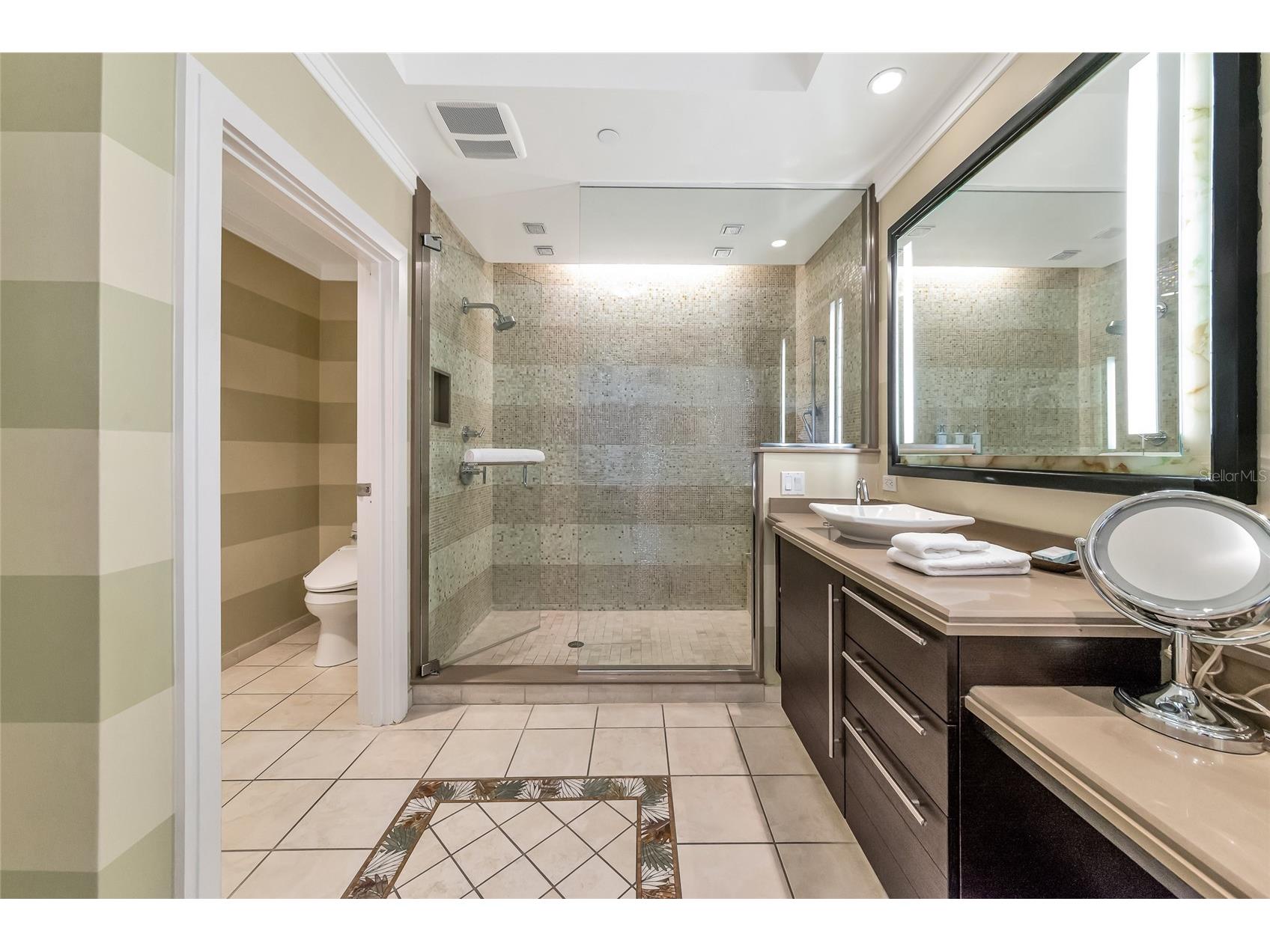 915 Seaside Drive #604 Sarasota FL 34242 - GULF OF MEXICO A4633988 image28