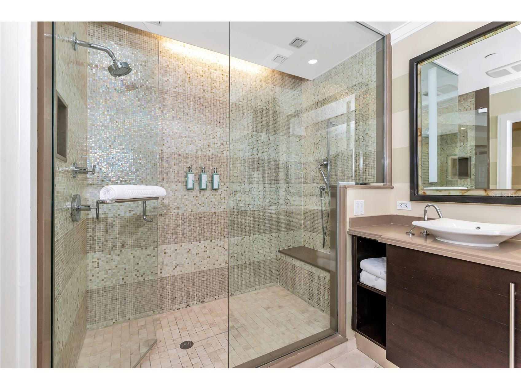 915 Seaside Drive #604 Sarasota FL 34242 - GULF OF MEXICO A4633988 image29