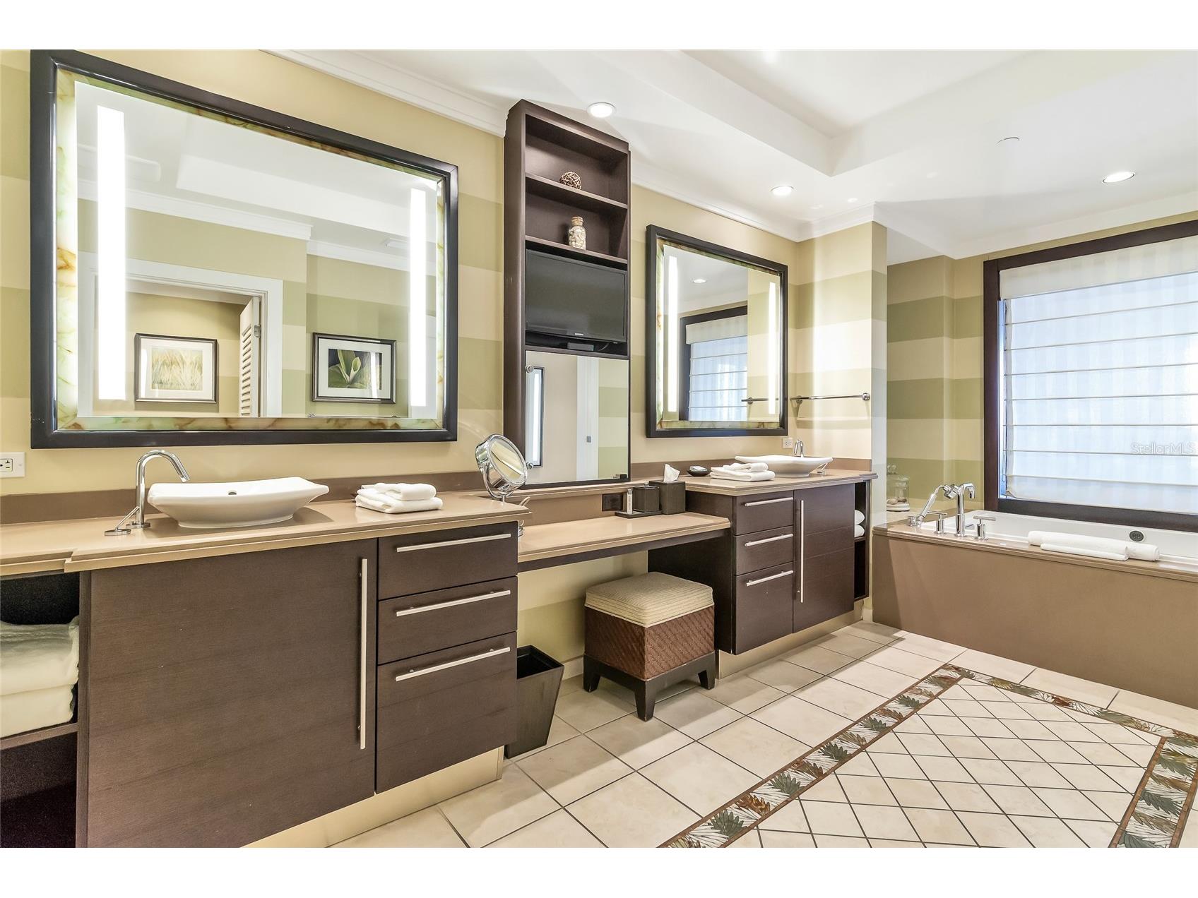 915 Seaside Drive #604 Sarasota FL 34242 - GULF OF MEXICO A4633988 image30