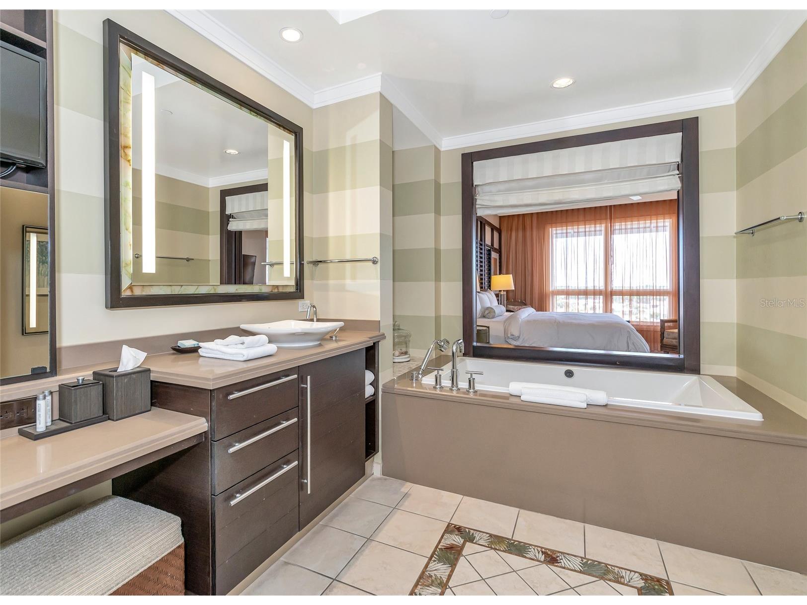 915 Seaside Drive #604 Sarasota FL 34242 - GULF OF MEXICO A4633988 image31