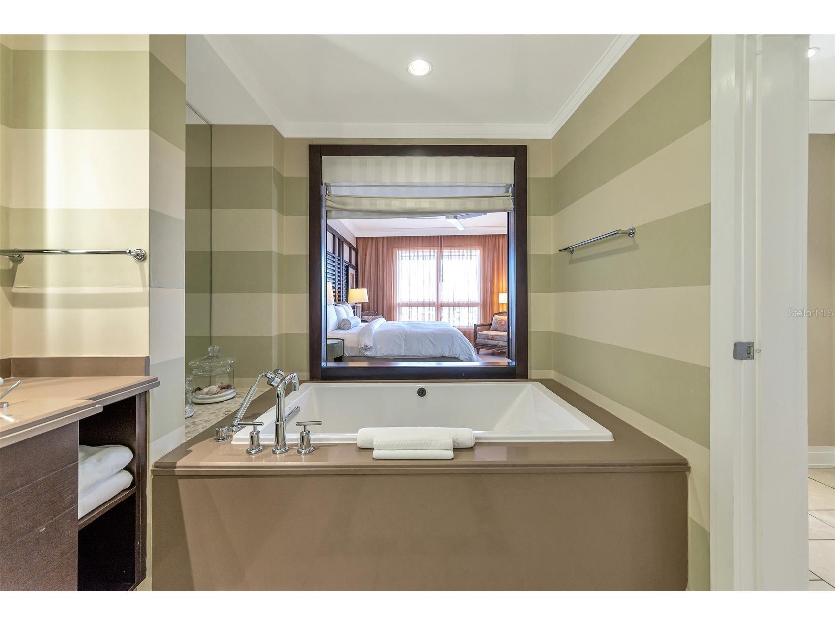 915 Seaside Drive #604 Sarasota FL 34242 - GULF OF MEXICO A4633988 image33