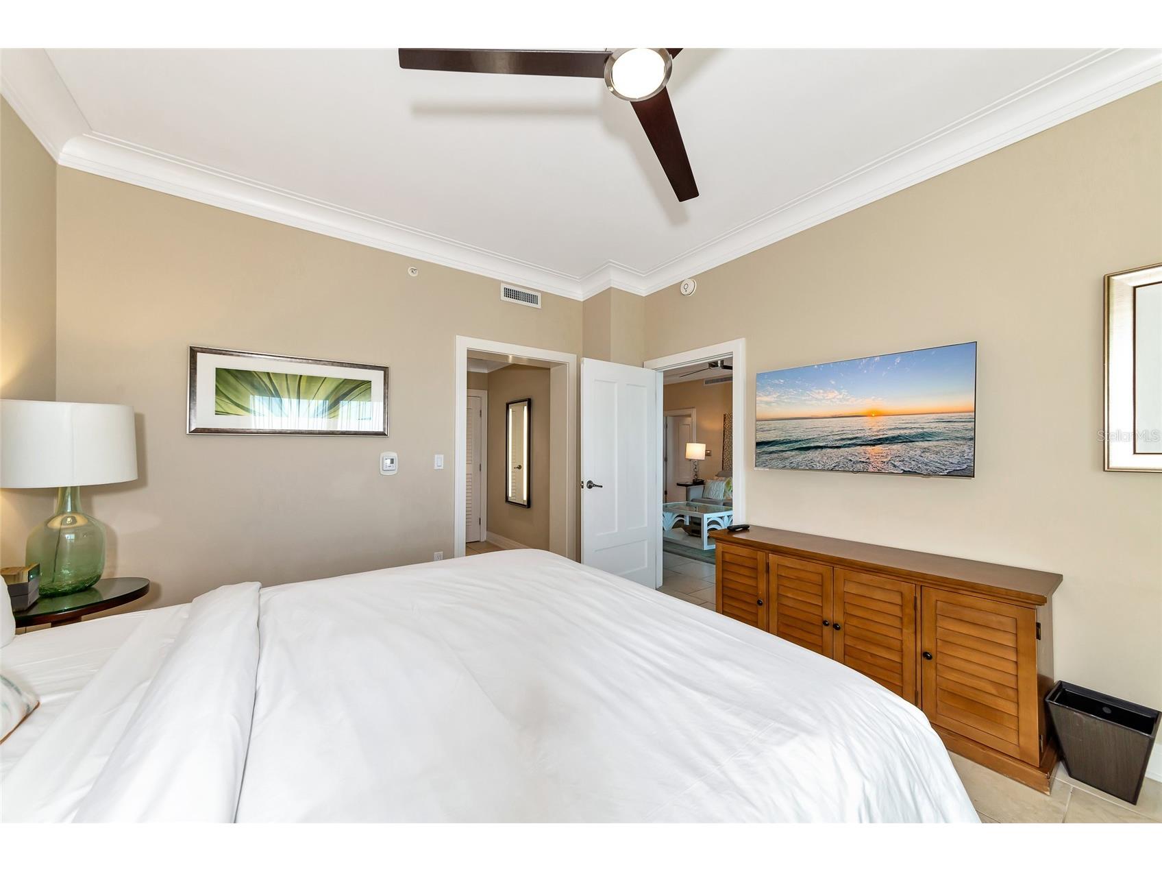 915 Seaside Drive #604 Sarasota FL 34242 - GULF OF MEXICO A4633988 image40