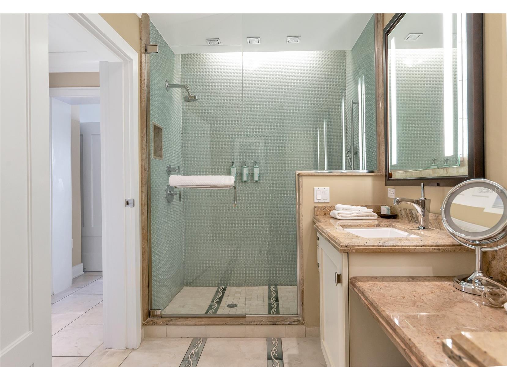 915 Seaside Drive #604 Sarasota FL 34242 - GULF OF MEXICO A4633988 image44