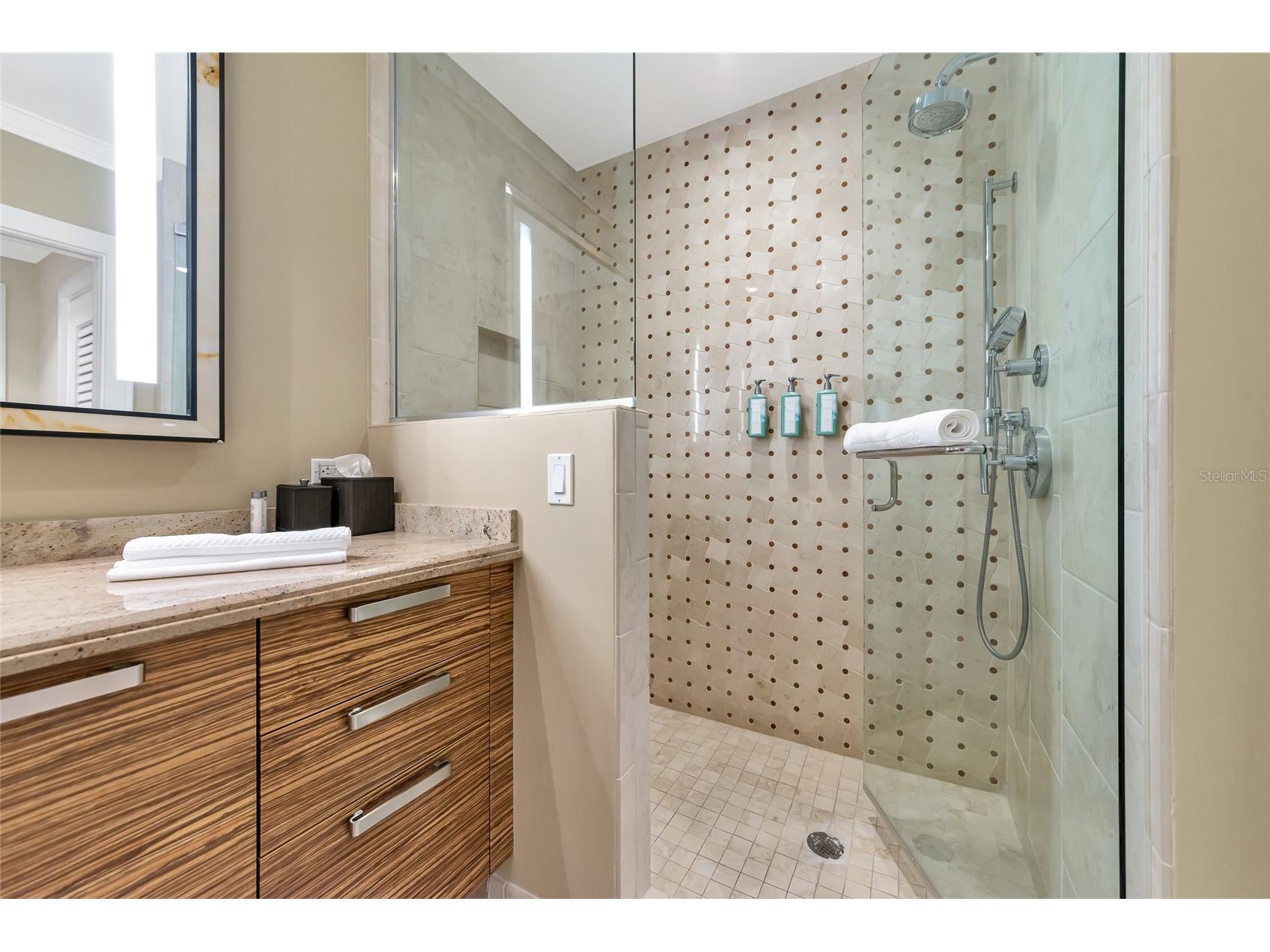 915 Seaside Drive #604 Sarasota FL 34242 - GULF OF MEXICO A4633988 image50