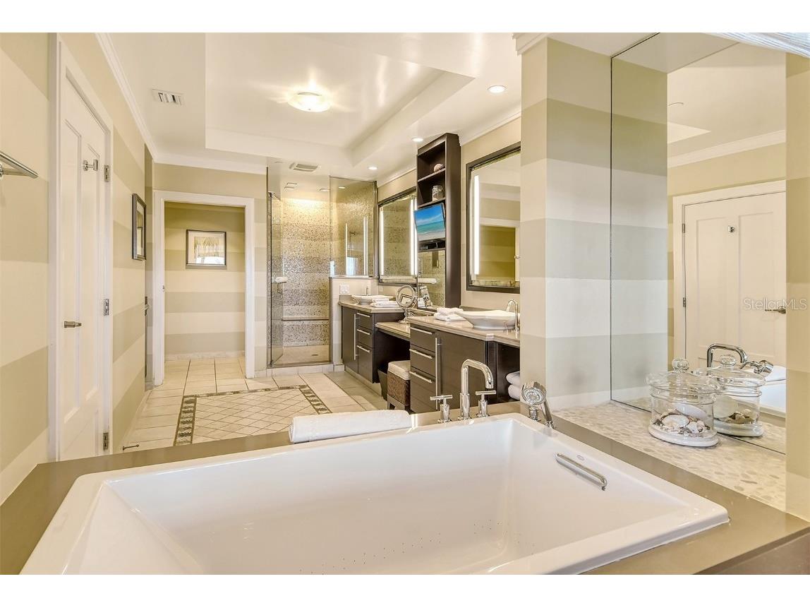 915 Seaside Drive #607 WEEKS 14-15 Sarasota FL 34242 - GULF OF MEXICO A4668669 image21