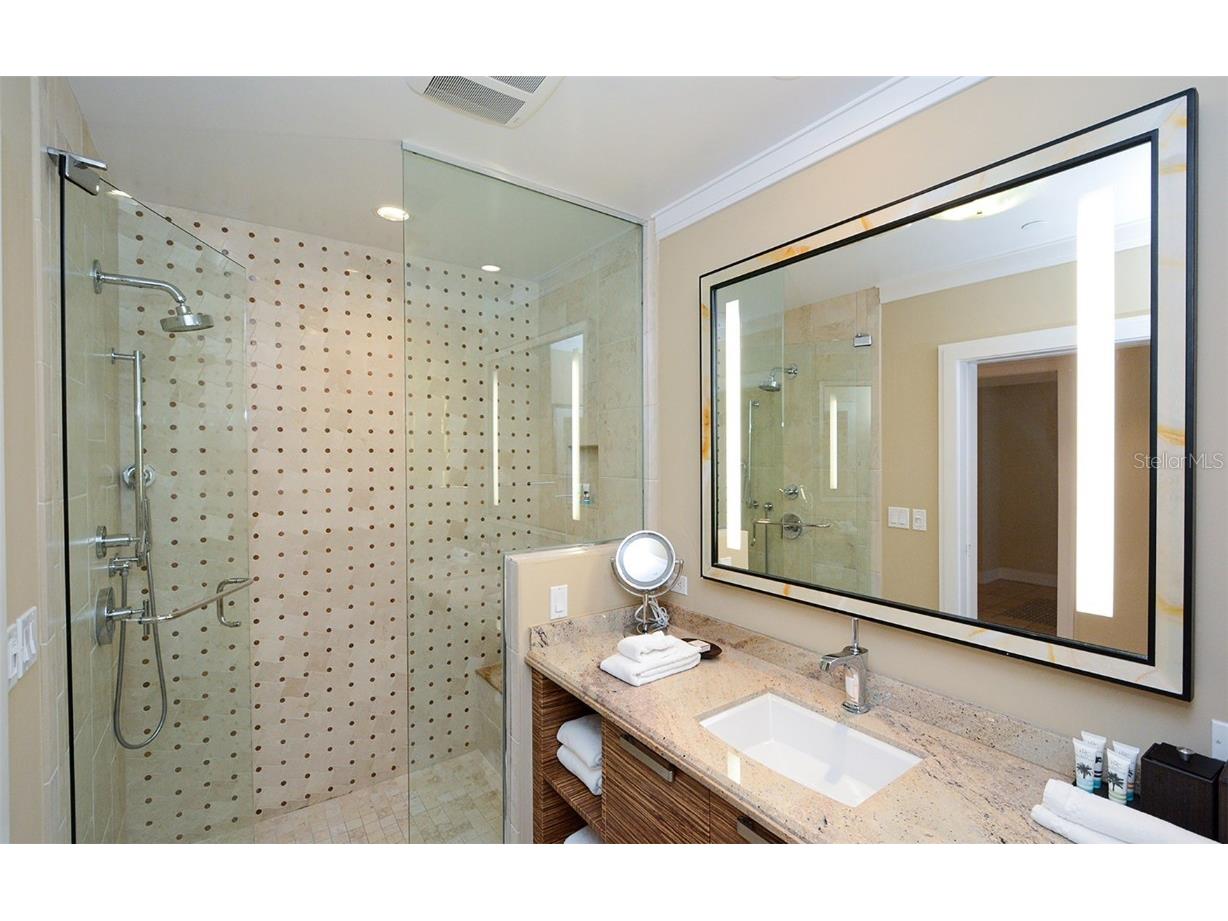 915 Seaside Drive #613 WEEKS 32-33 Sarasota FL 34242 - GULF OF MEXICO A4645738 image21