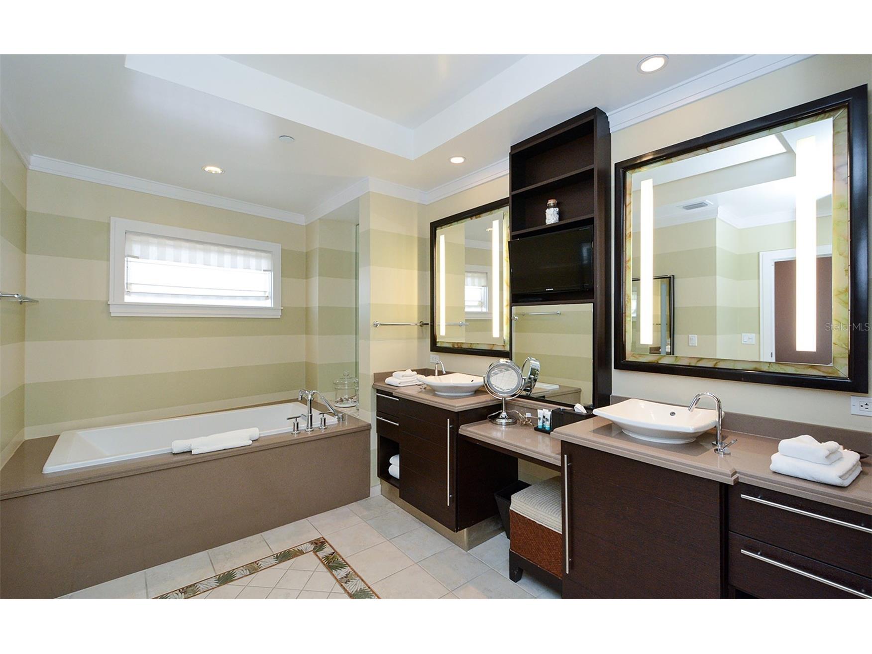 915 Seaside Drive #613 WEEKS 32-33 Sarasota FL 34242 - GULF OF MEXICO A4700052 image14