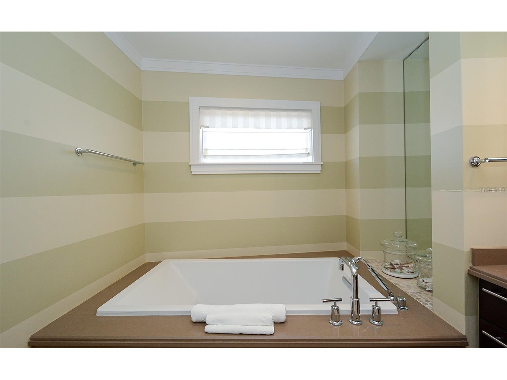 915 Seaside Drive #613 WEEKS 32-33 Sarasota FL 34242 - GULF OF MEXICO A4700052 image17