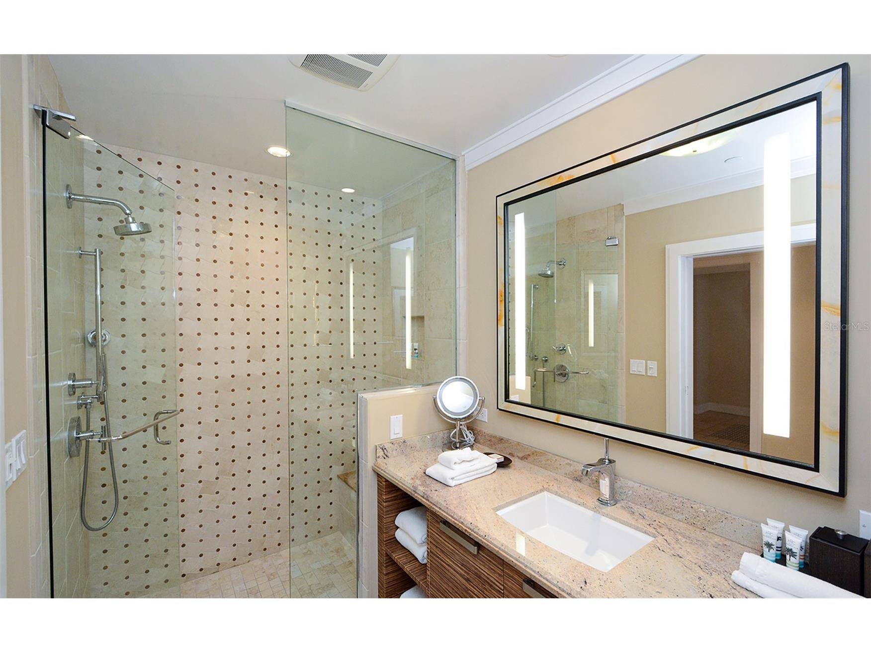 915 Seaside Drive #613 WEEKS 32-33 Sarasota FL 34242 - GULF OF MEXICO A4700052 image21