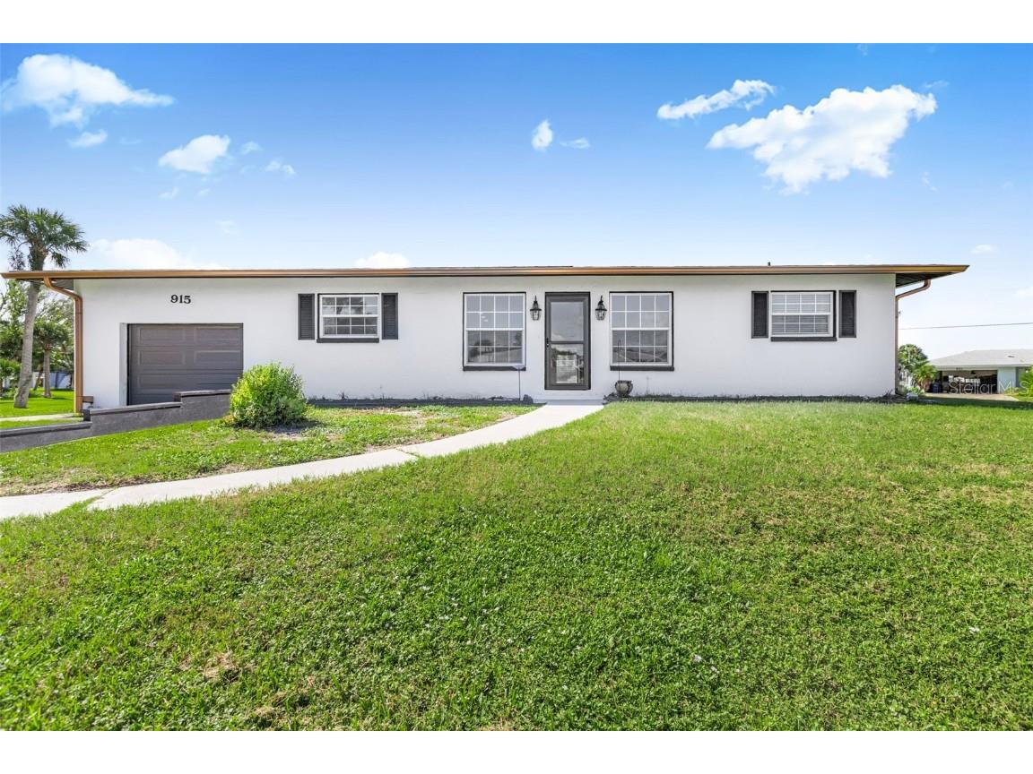 915 Suncrest Lane Englewood FL 34223 - LEMON BAY A4664610 image1