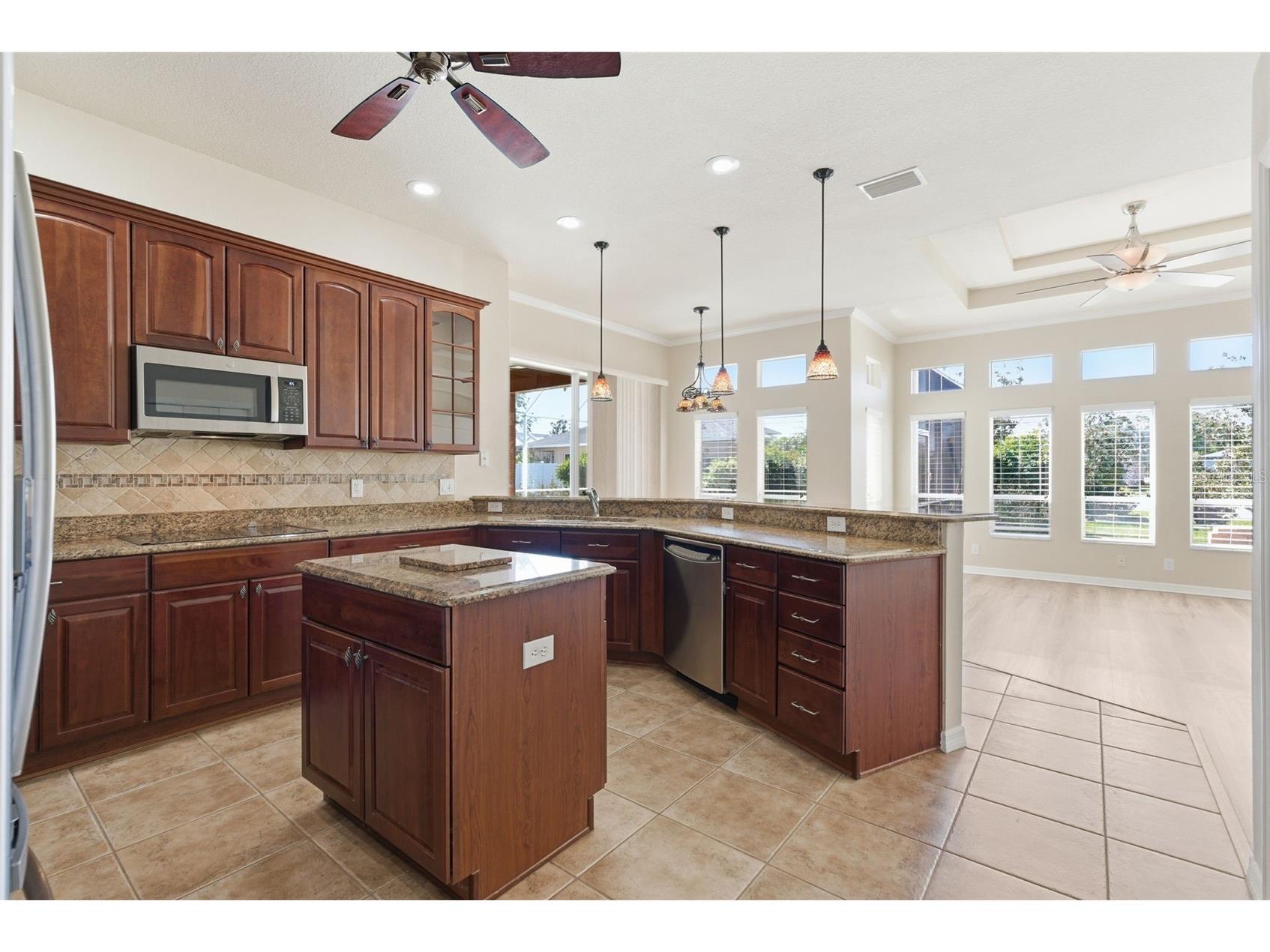 915 Vista Verde Lane Ruskin FL 33573 TB8473475 image9