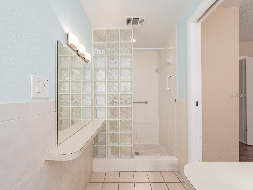 9157 140th Way Seminole FL 33776 TB8445914 image18