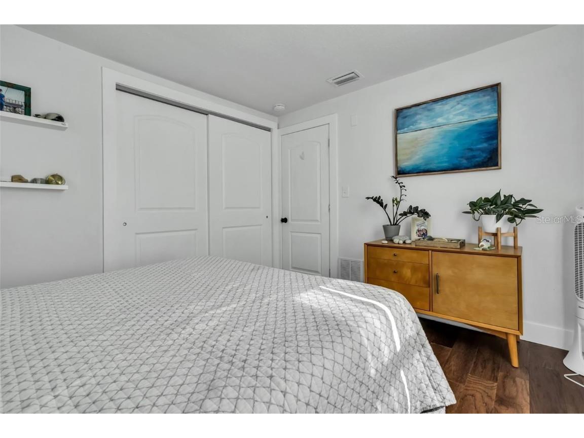 916 47th Avenue N Saint Petersburg FL 33703 TB8426459 image10