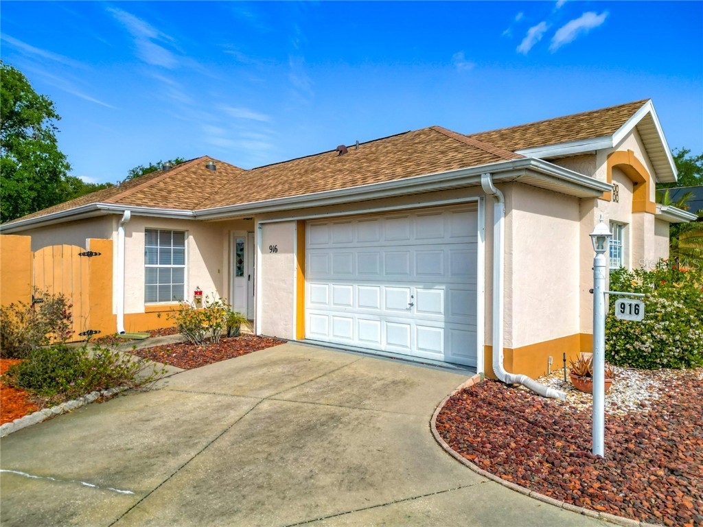 916 Cancun Court Lady Lake FL 32159 OM698184 image1