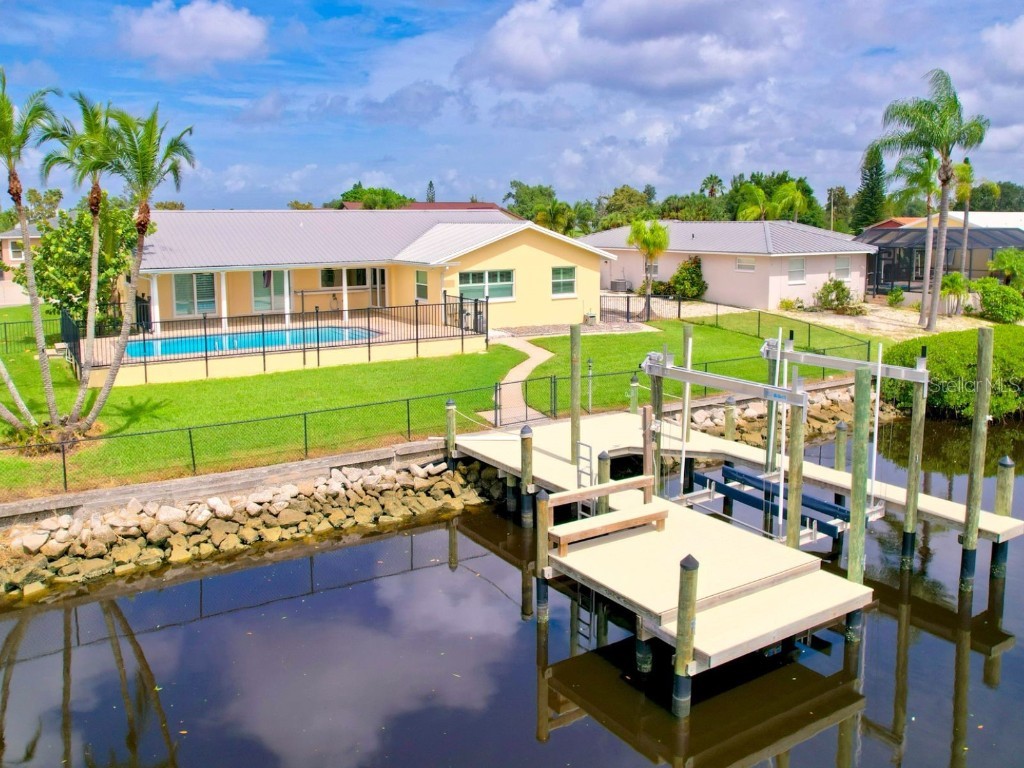916 Eagle Lane Apollo Beach FL 33572 - ST ANDREWS CANAL TB8300407 image1