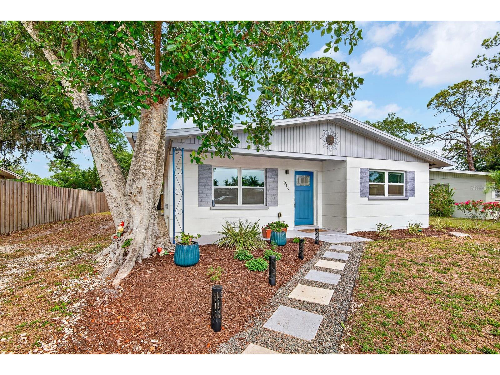 916 Pattison Avenue Sarasota FL 34237 A4693771 image1