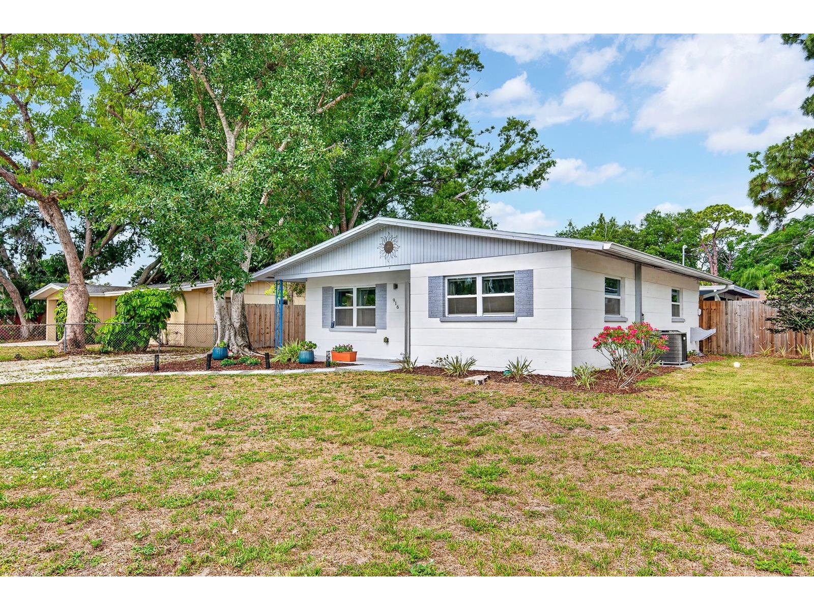 916 Pattison Avenue Sarasota FL 34237 A4693771 image5