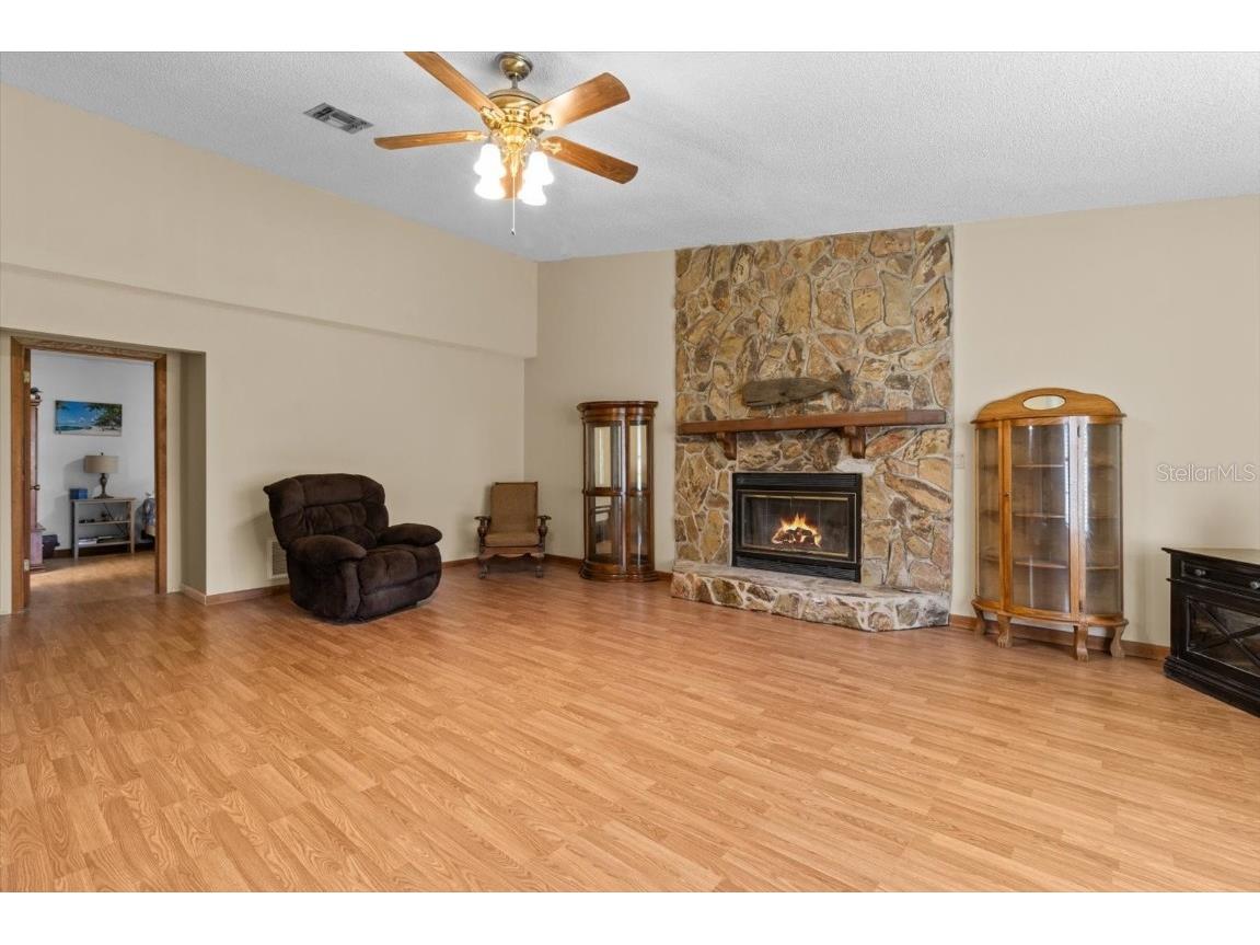 916 Whiteway Drive Brooksville FL 34601 W7877264 image9