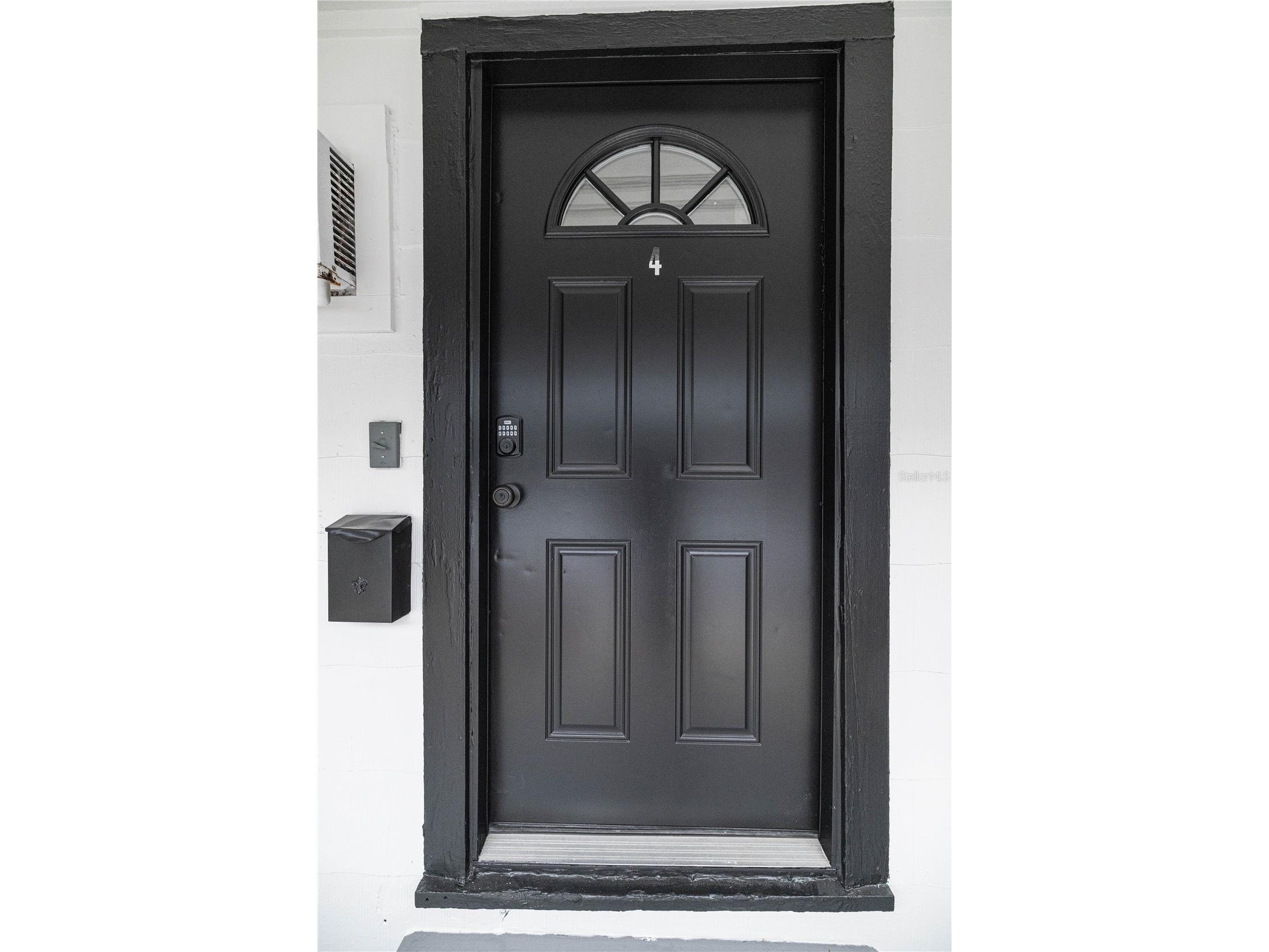 917 30th Avenue N #4 Saint Petersburg FL 33704 TB8524940 image2
