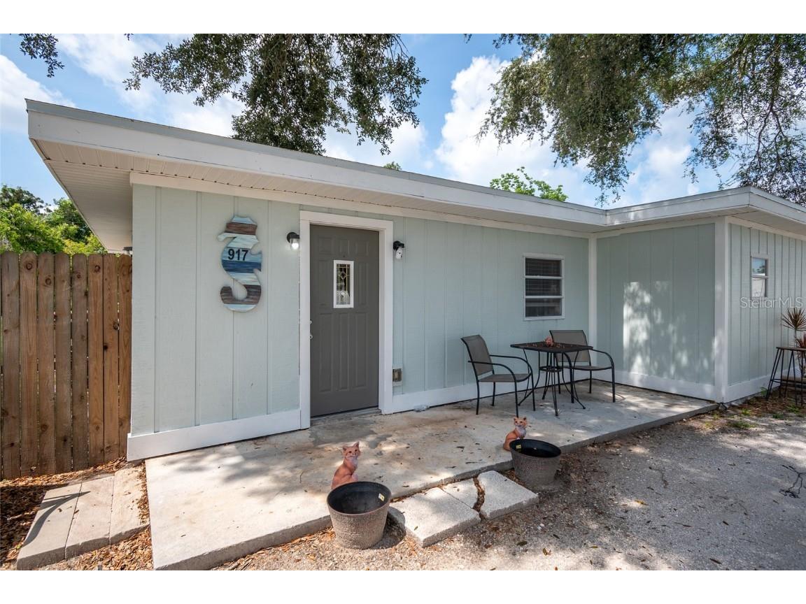 917 E 2nd Street Englewood FL 34223 D6131321 image1