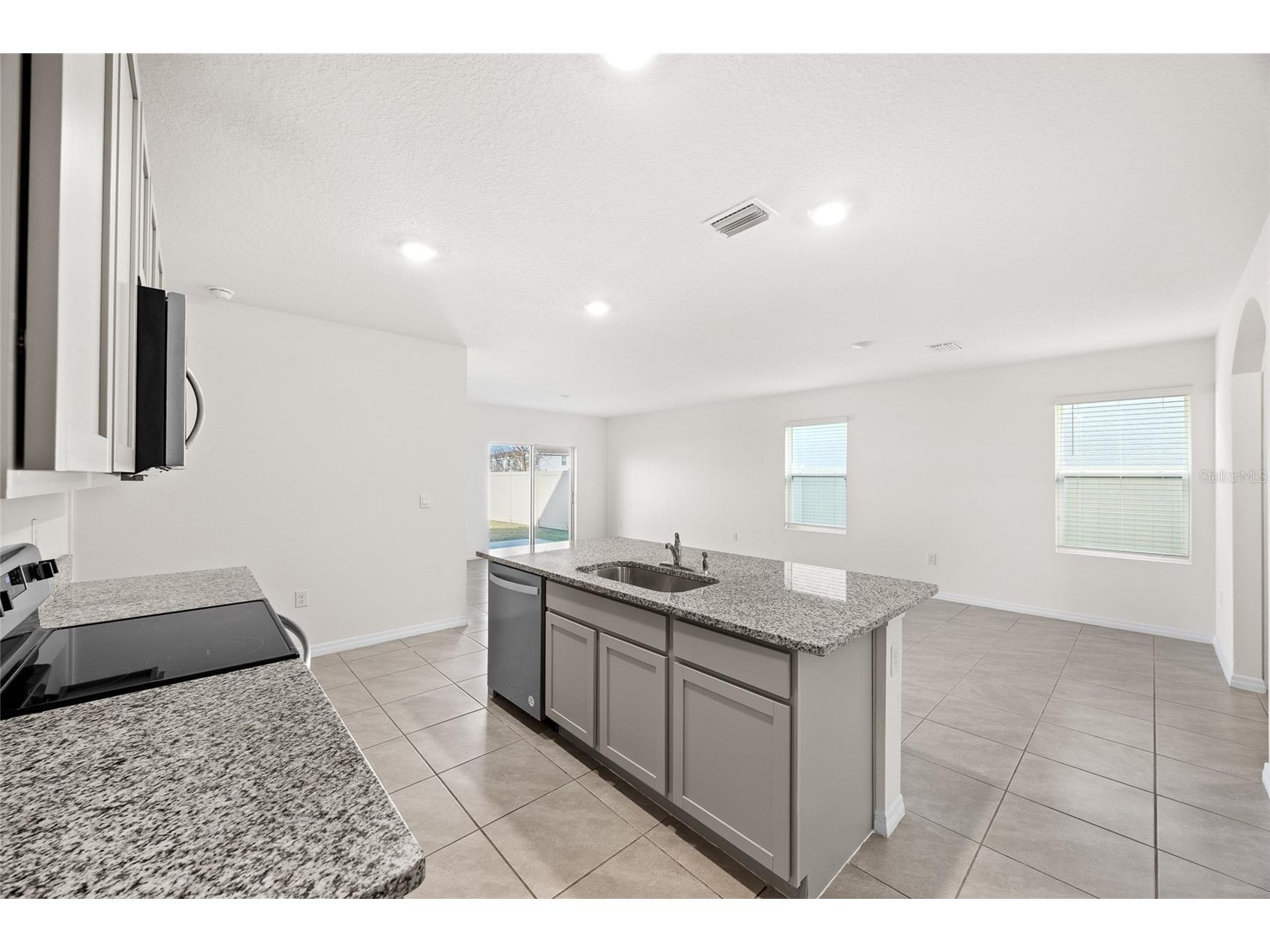 9176 Forge Breeze Loop Wesley Chapel FL 33545 TB8471691 image15