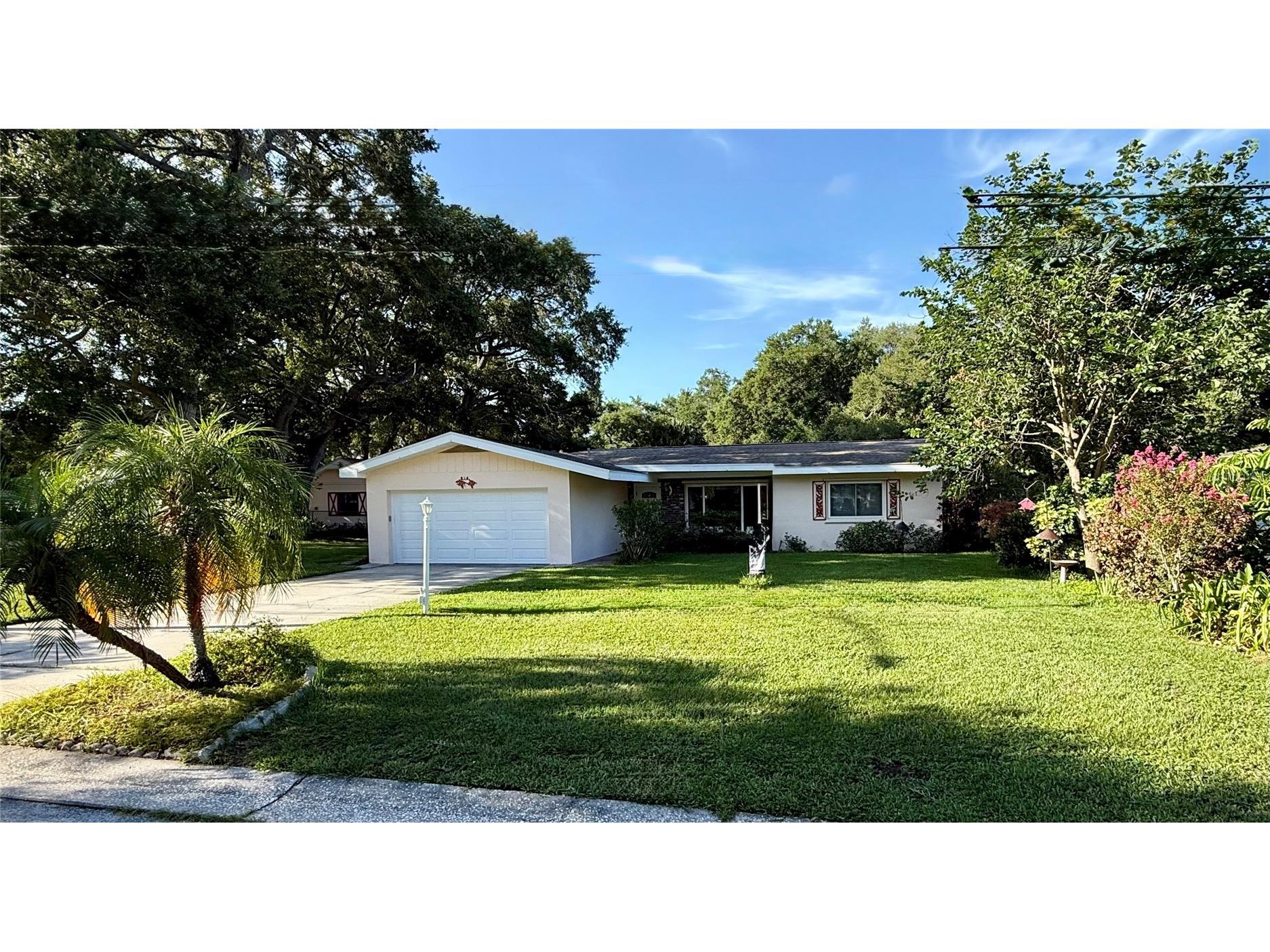 918 Bay Breeze Terrace Largo FL 33770 TB8526639 image1