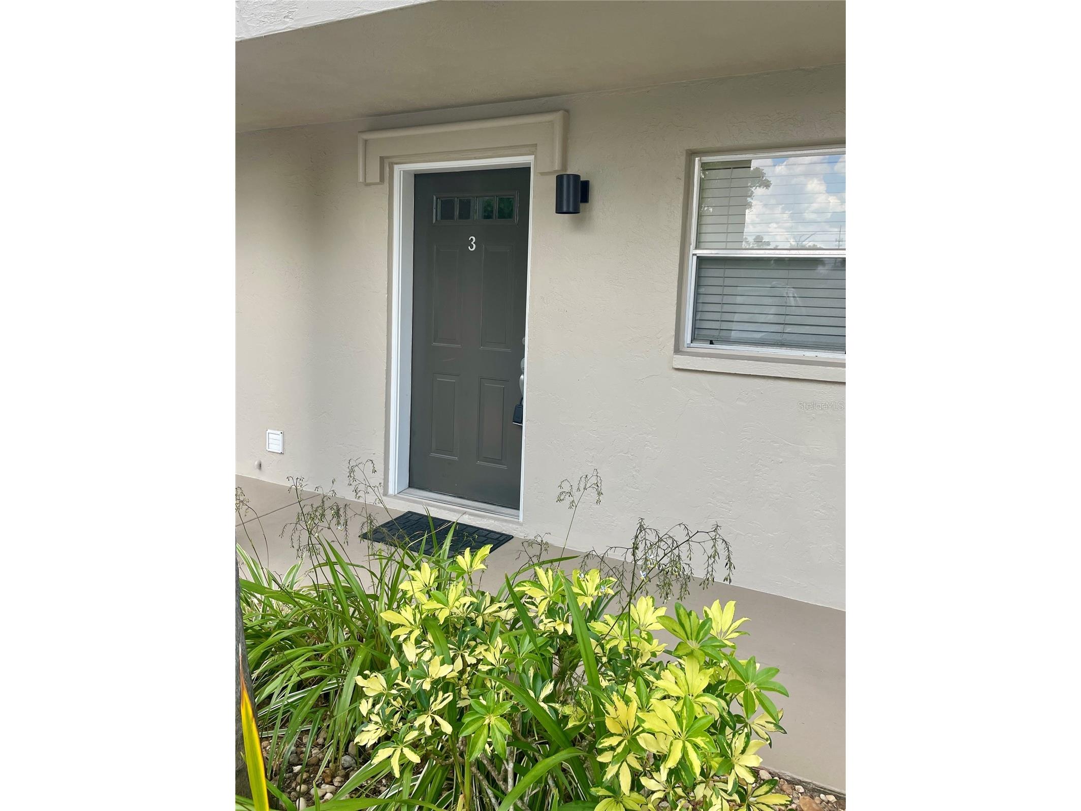 918 La Costa Circle #3 Sarasota FL 34237 A4683613 image1