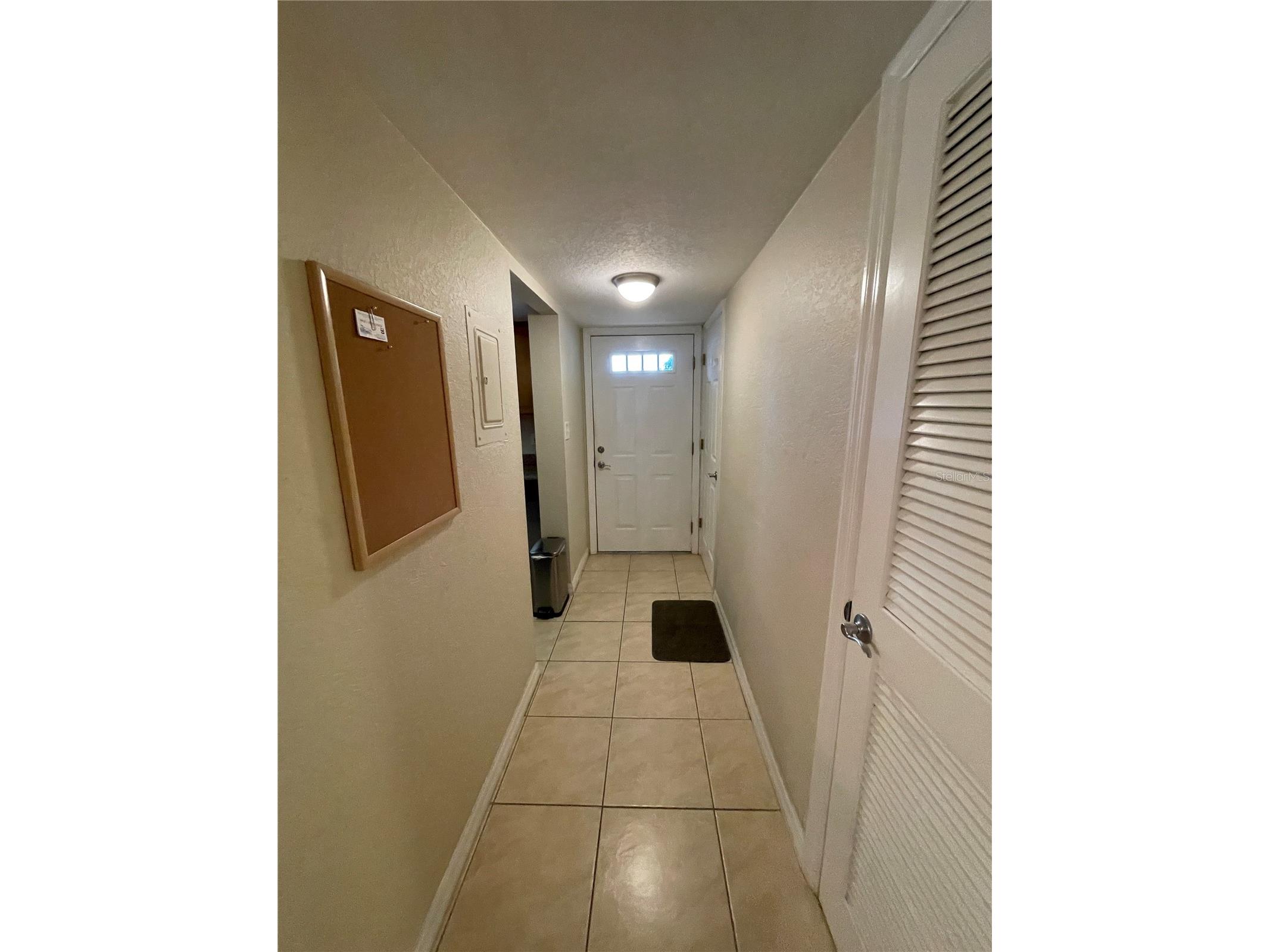 918 La Costa Circle #3 Sarasota FL 34237 A4683613 image3