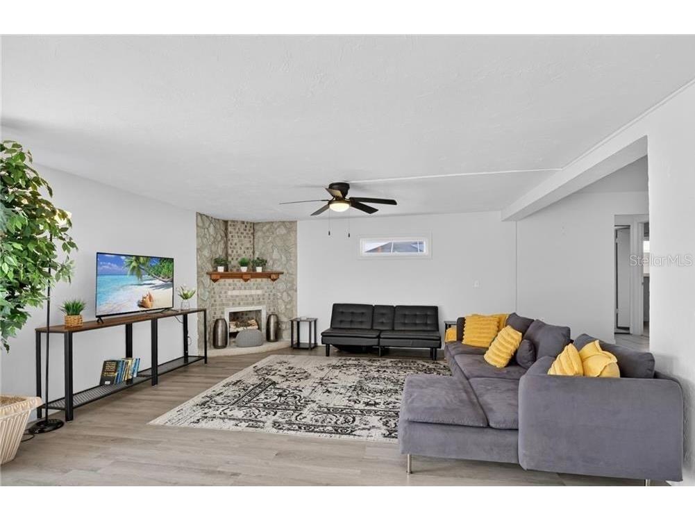 918 SE 35th Street Cape Coral FL 33904 C7525879 image2