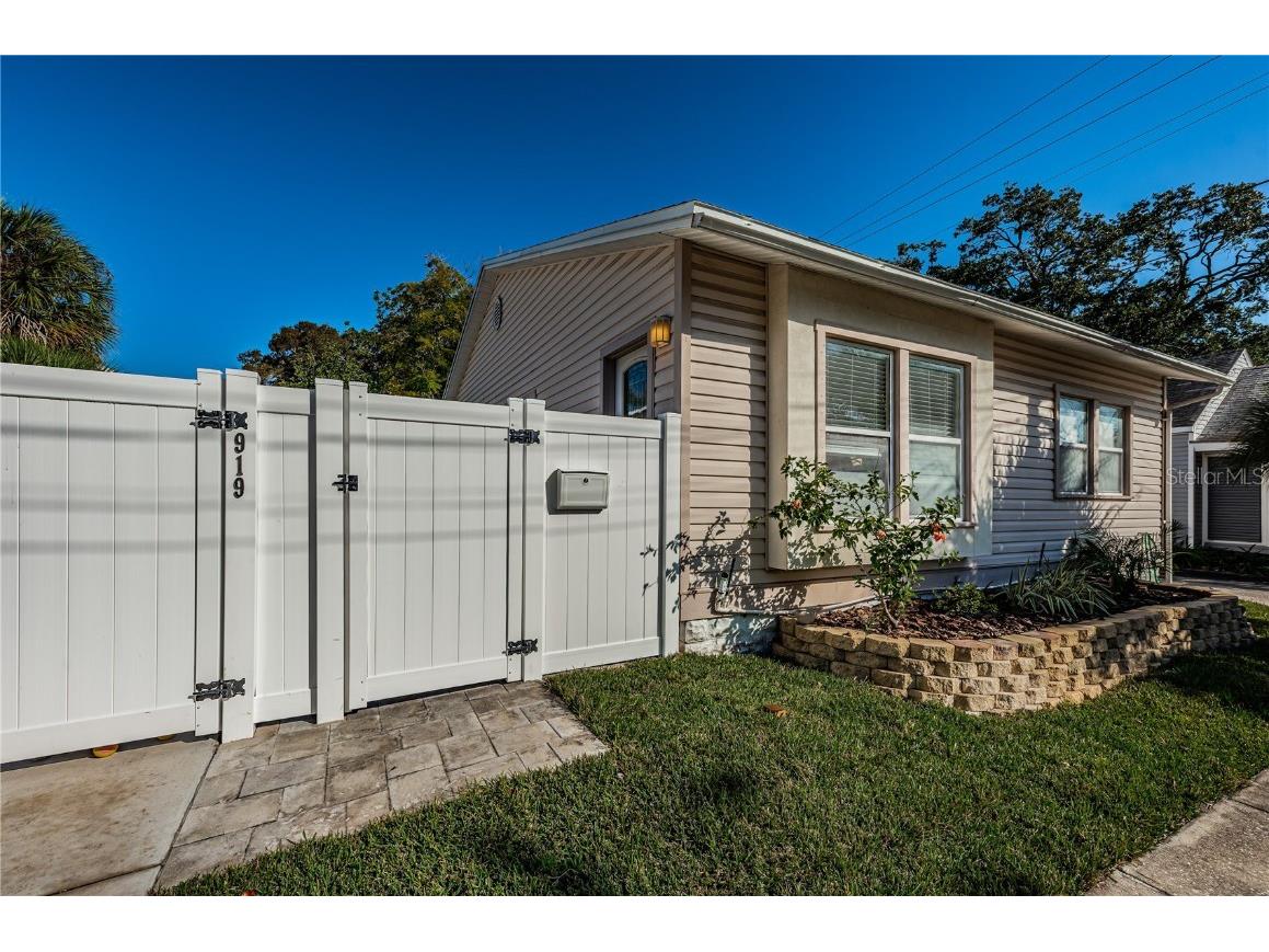 919 12th Avenue N Saint Petersburg FL 33705 U8221679 image1