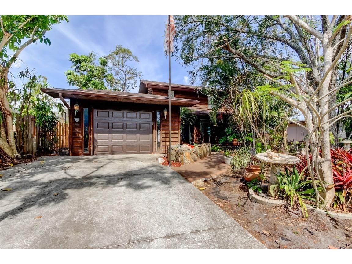 919 Sandpiper Way S Saint Petersburg FL 33707 TB8381657 image1