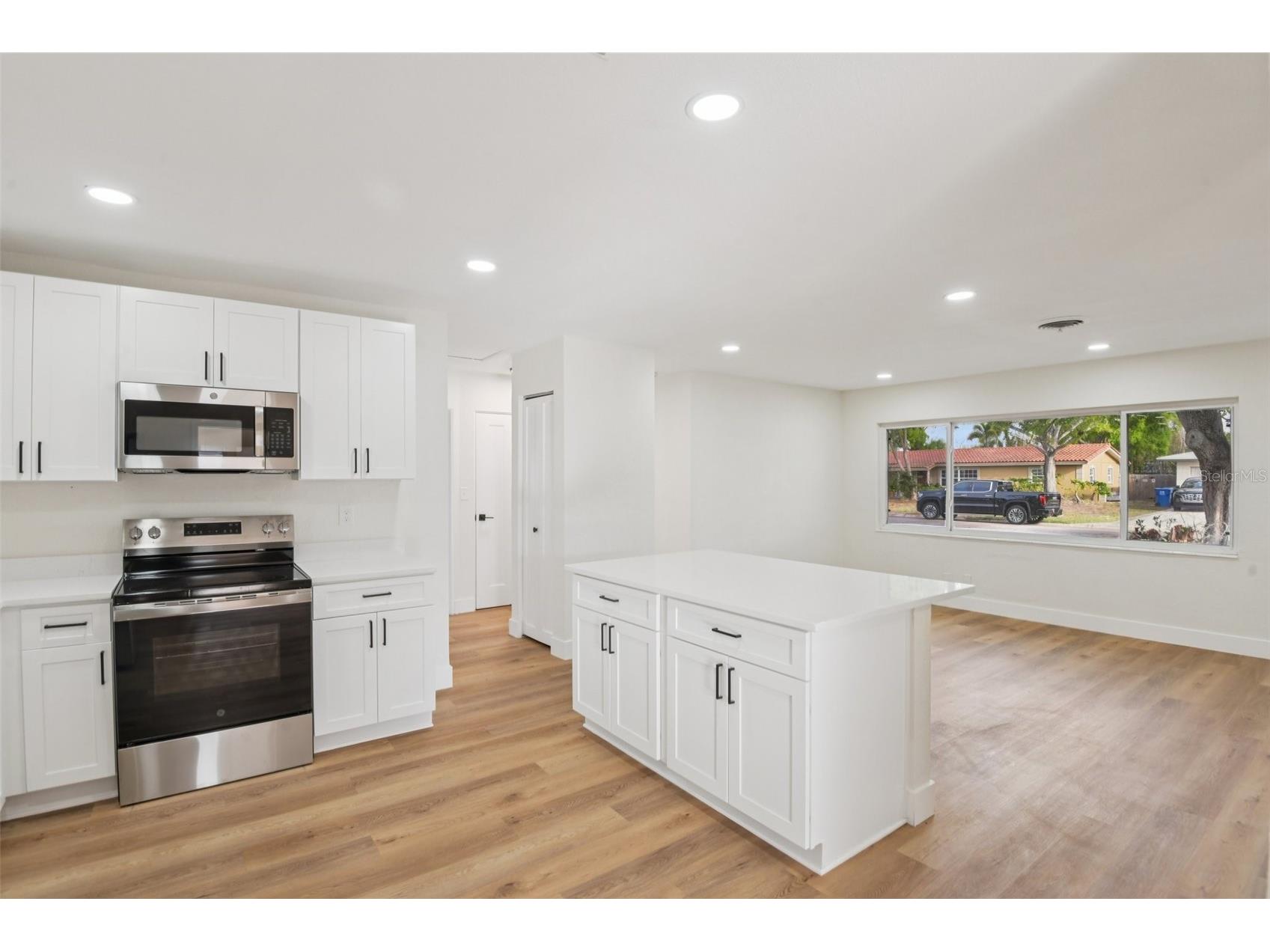 920 43rd Avenue NE Saint Petersburg FL 33703 TB8483798 image10