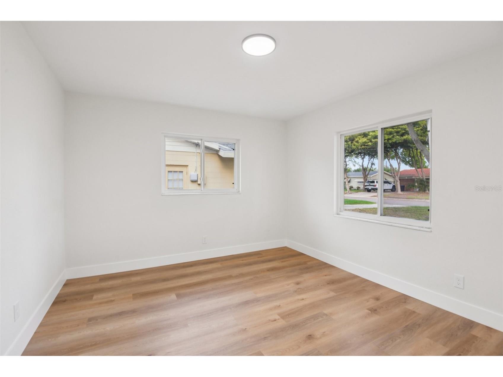 920 43rd Avenue NE Saint Petersburg FL 33703 TB8483798 image14