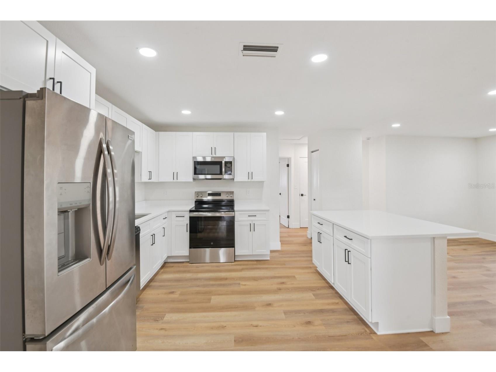 920 43rd Avenue NE Saint Petersburg FL 33703 TB8483798 image2