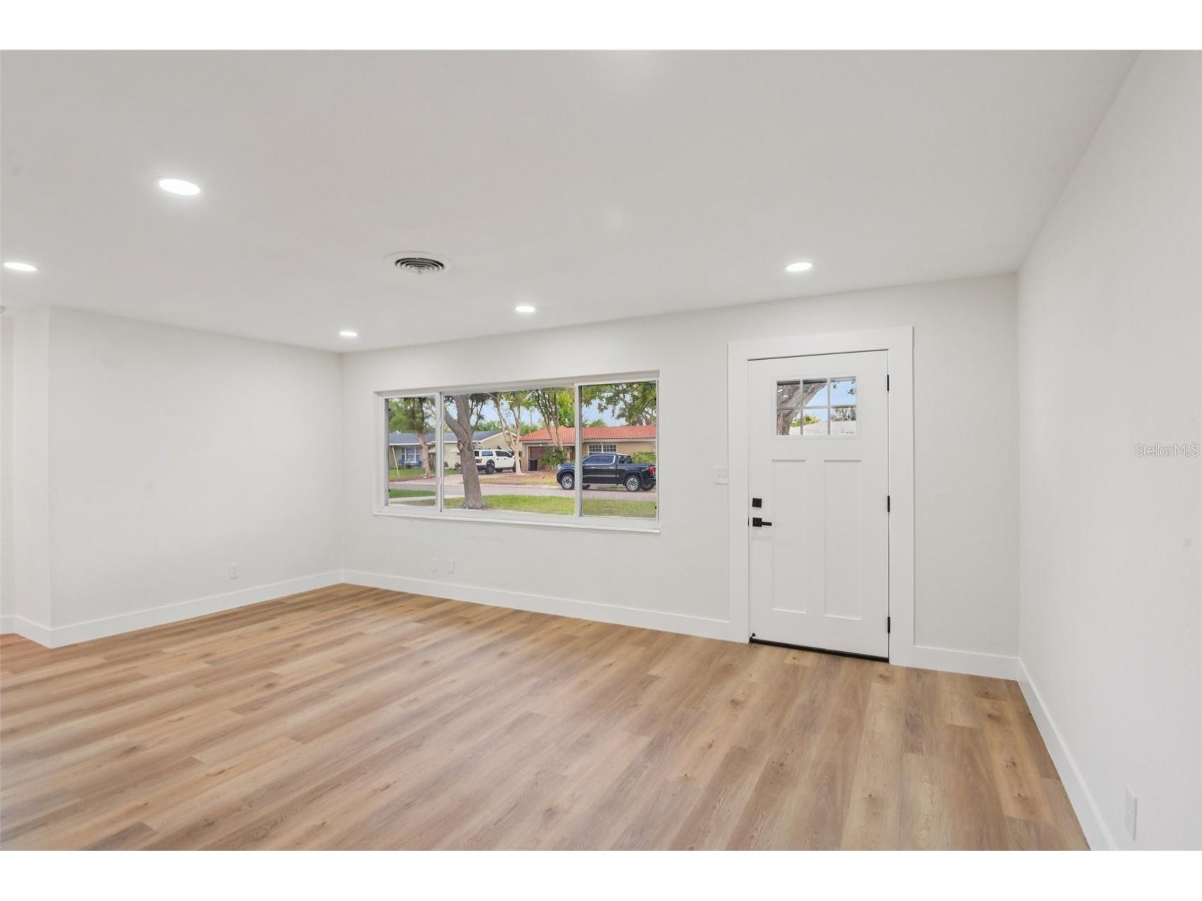 920 43rd Avenue NE Saint Petersburg FL 33703 TB8483798 image3